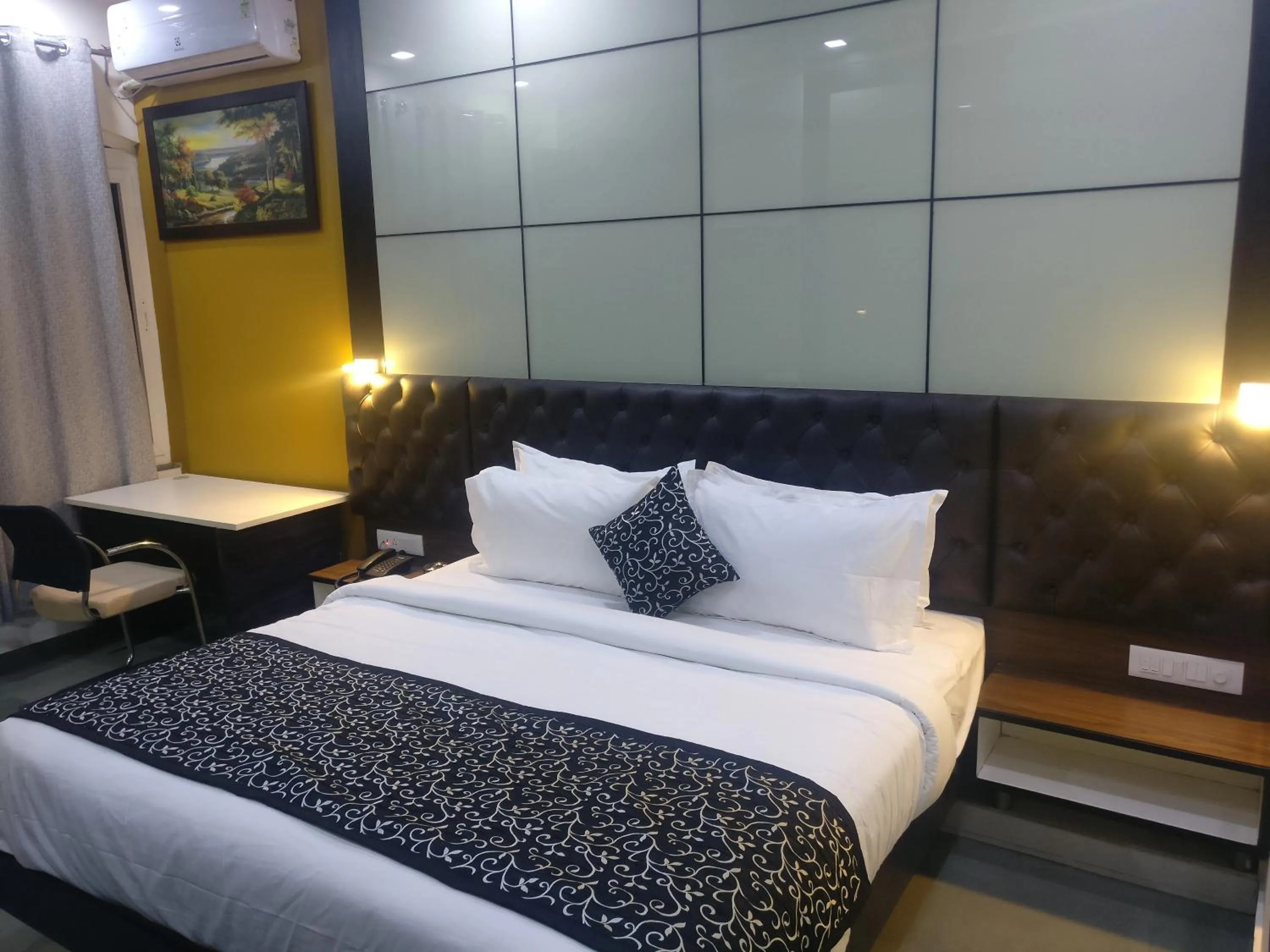 Bed in Hotel KK Residency