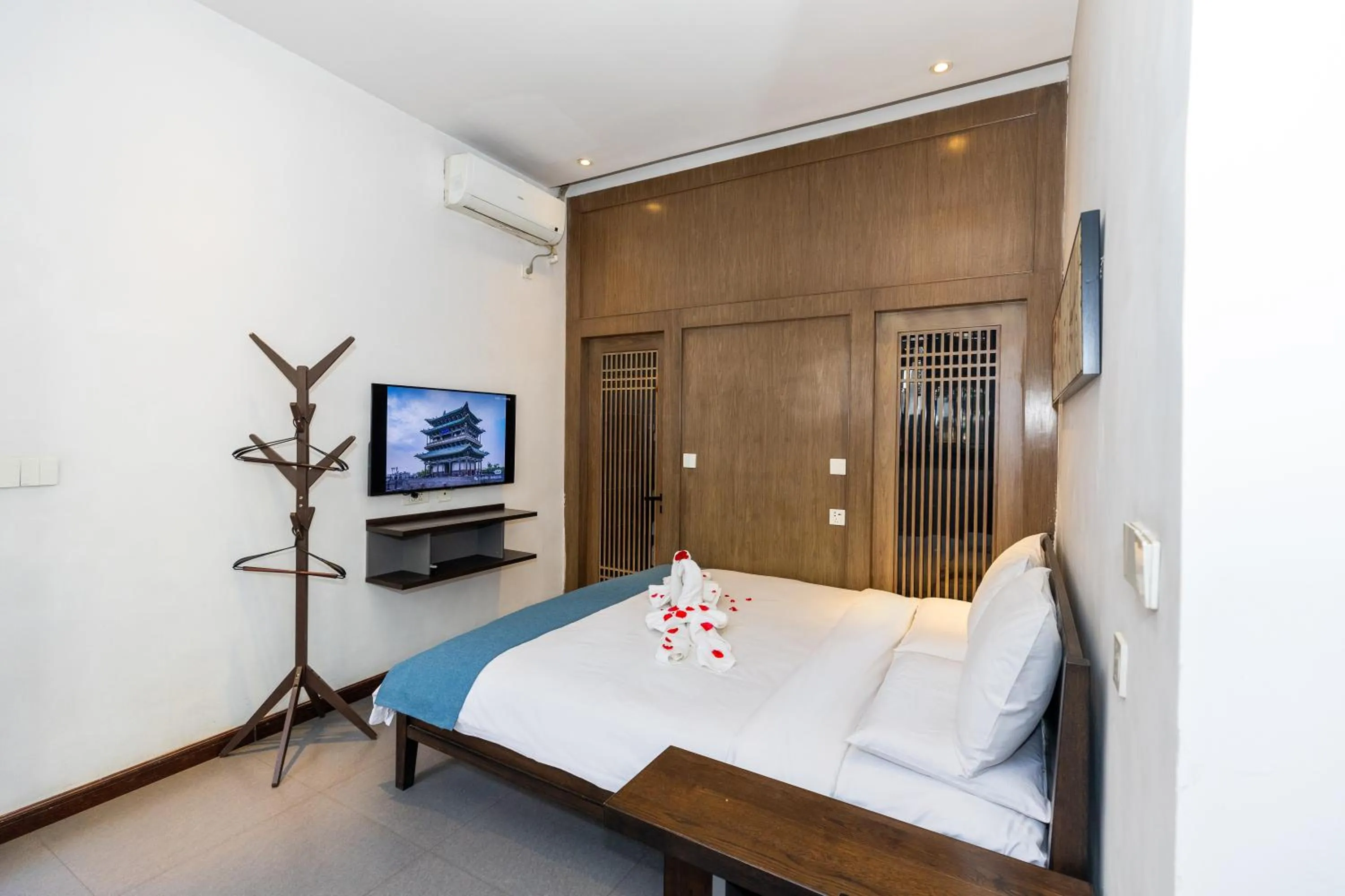 Bed in Elsewhere Hotel Inn North Street Branch