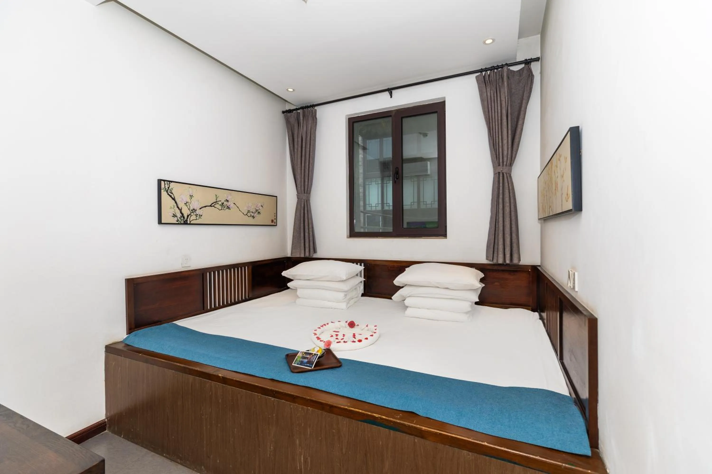 Bed in Elsewhere Hotel Inn North Street Branch