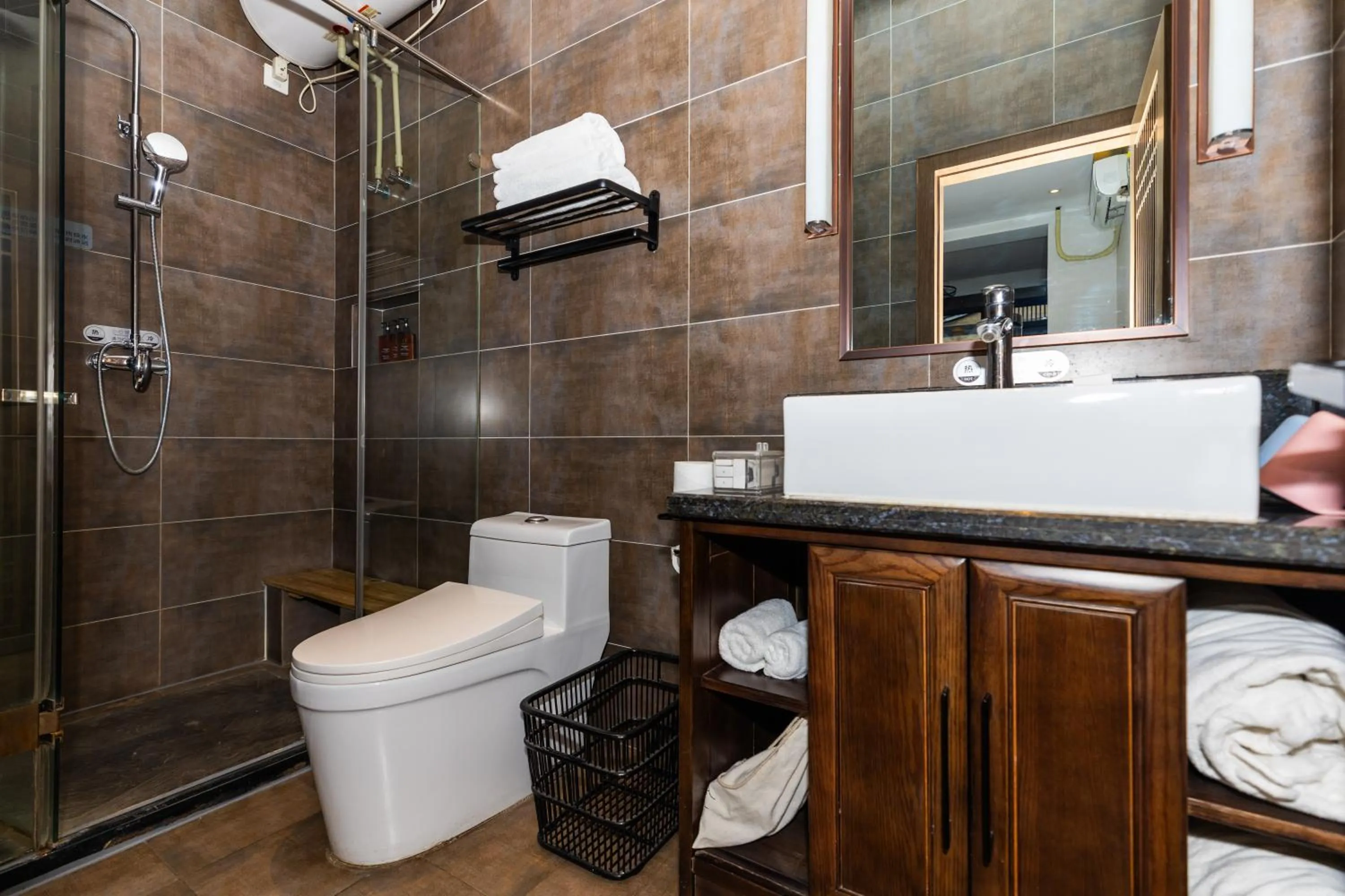 Toilet in Elsewhere Hotel Inn North Street Branch