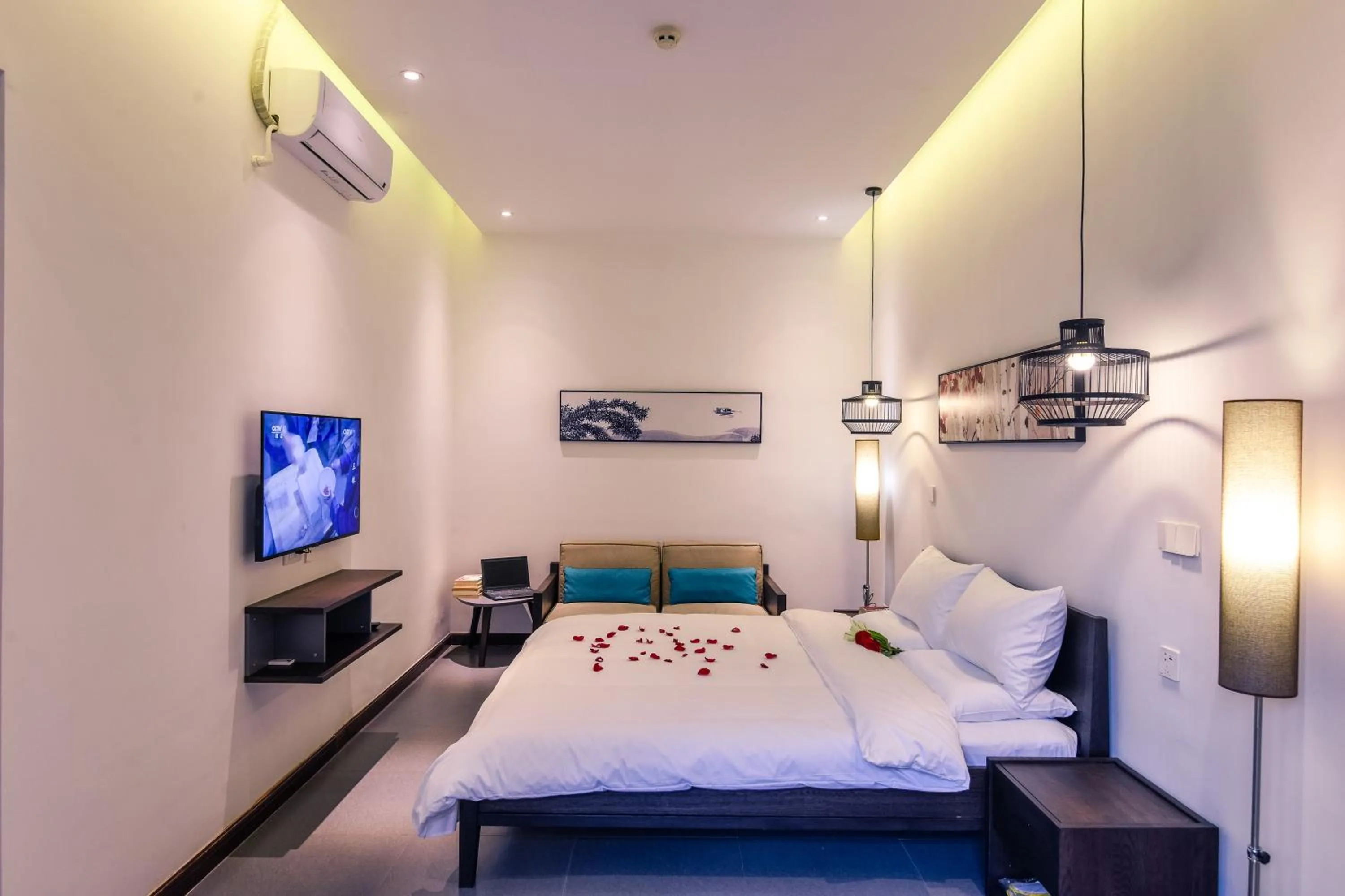 Bed in Elsewhere Hotel Inn North Street Branch