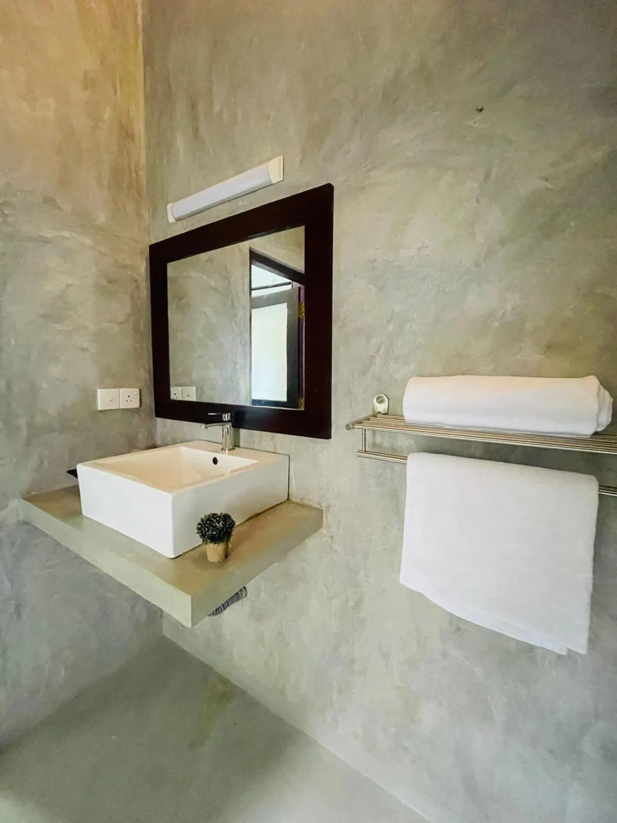 Deluxe Double Room with Balcony in Villa Tambaka