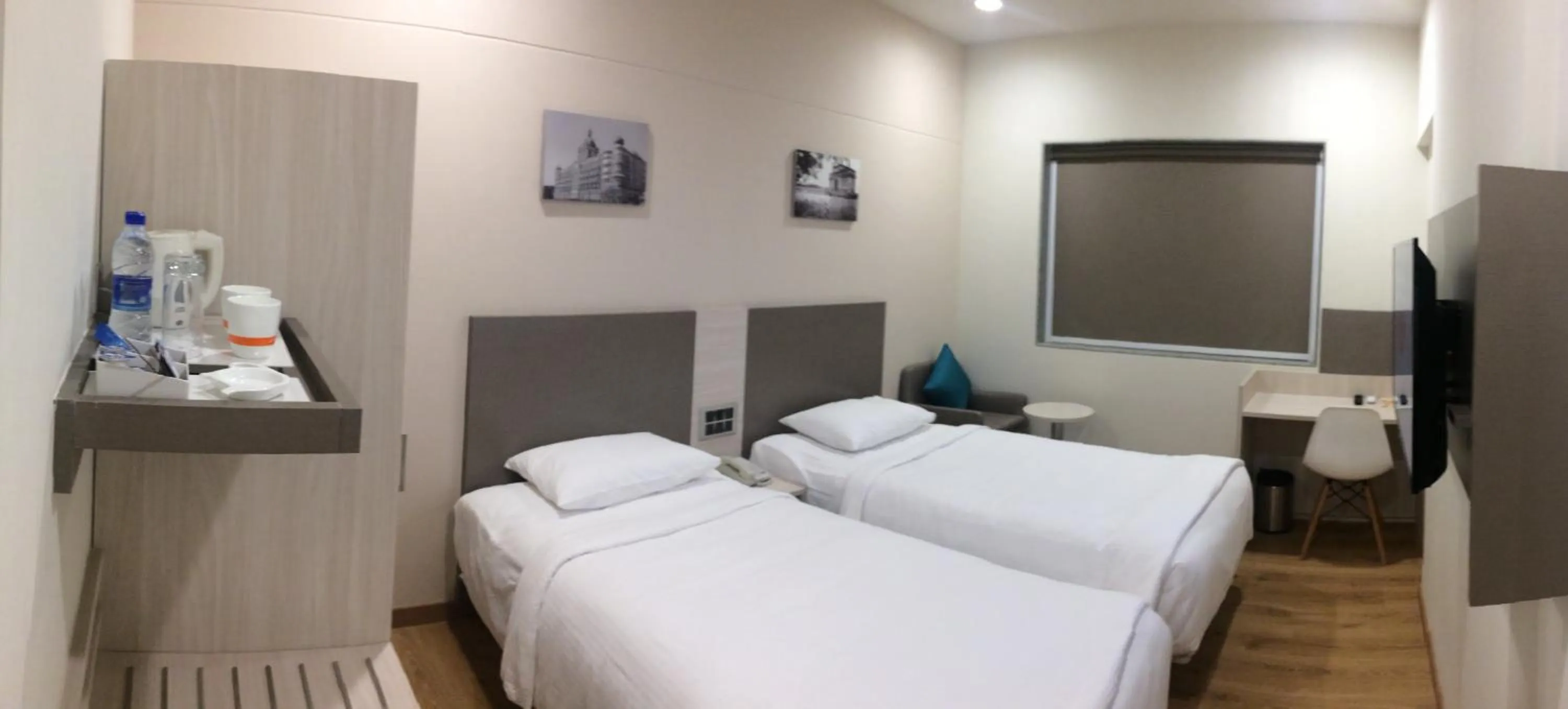 Photo of the whole room, Bed in Ginger Mumbai, Andheri