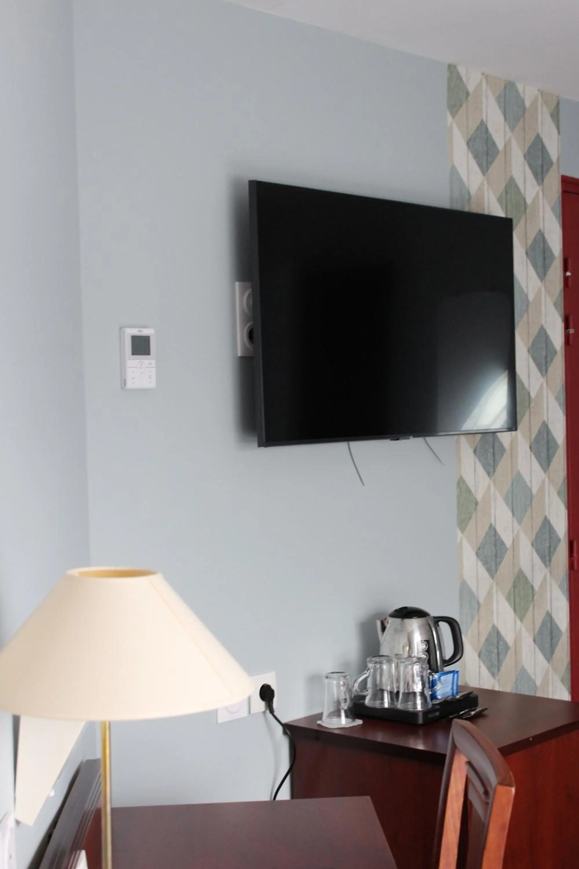 Bedroom in Hôtel Crocus Caen Mémorial