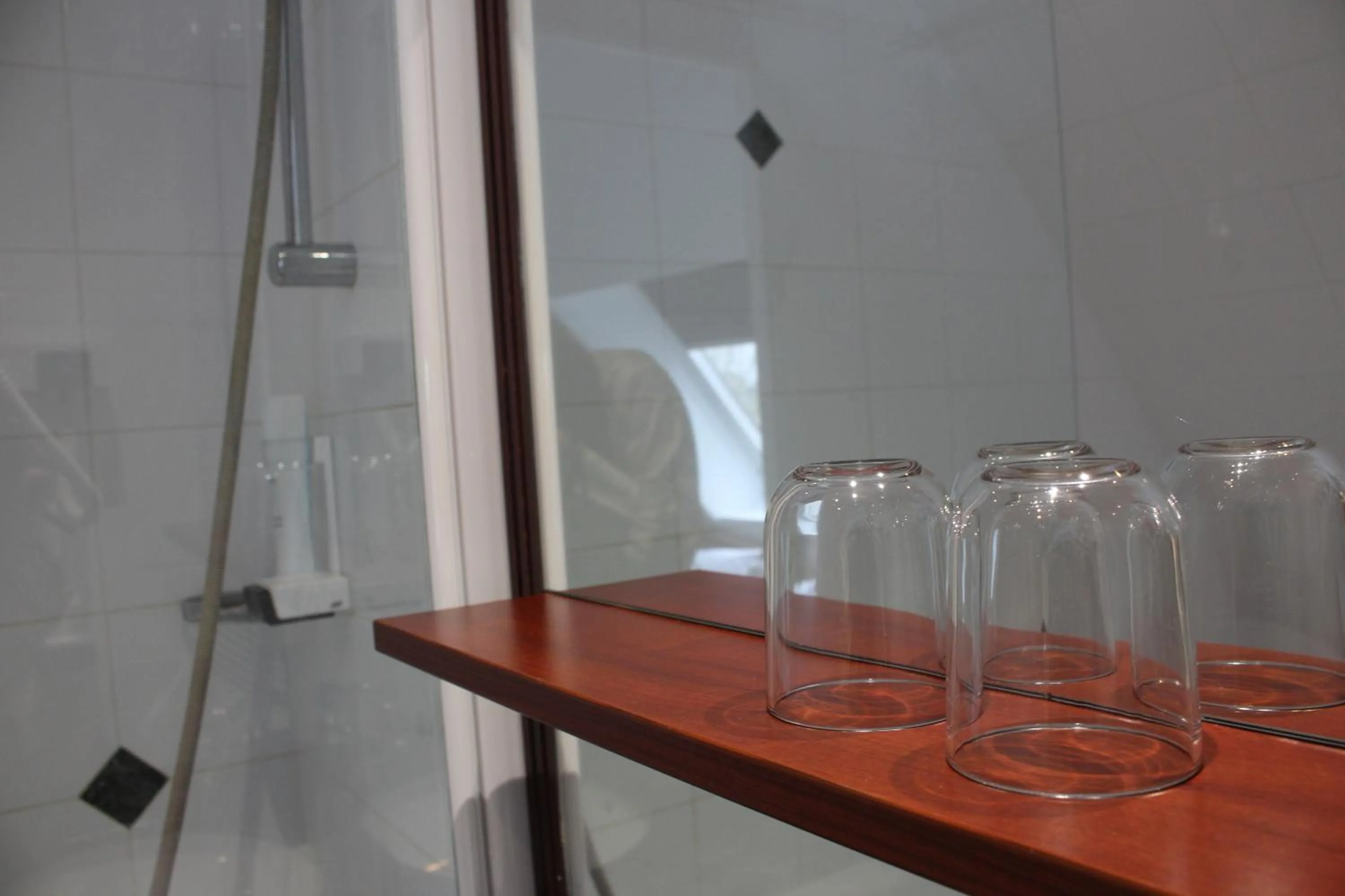 Bathroom in Hôtel Crocus Caen Mémorial