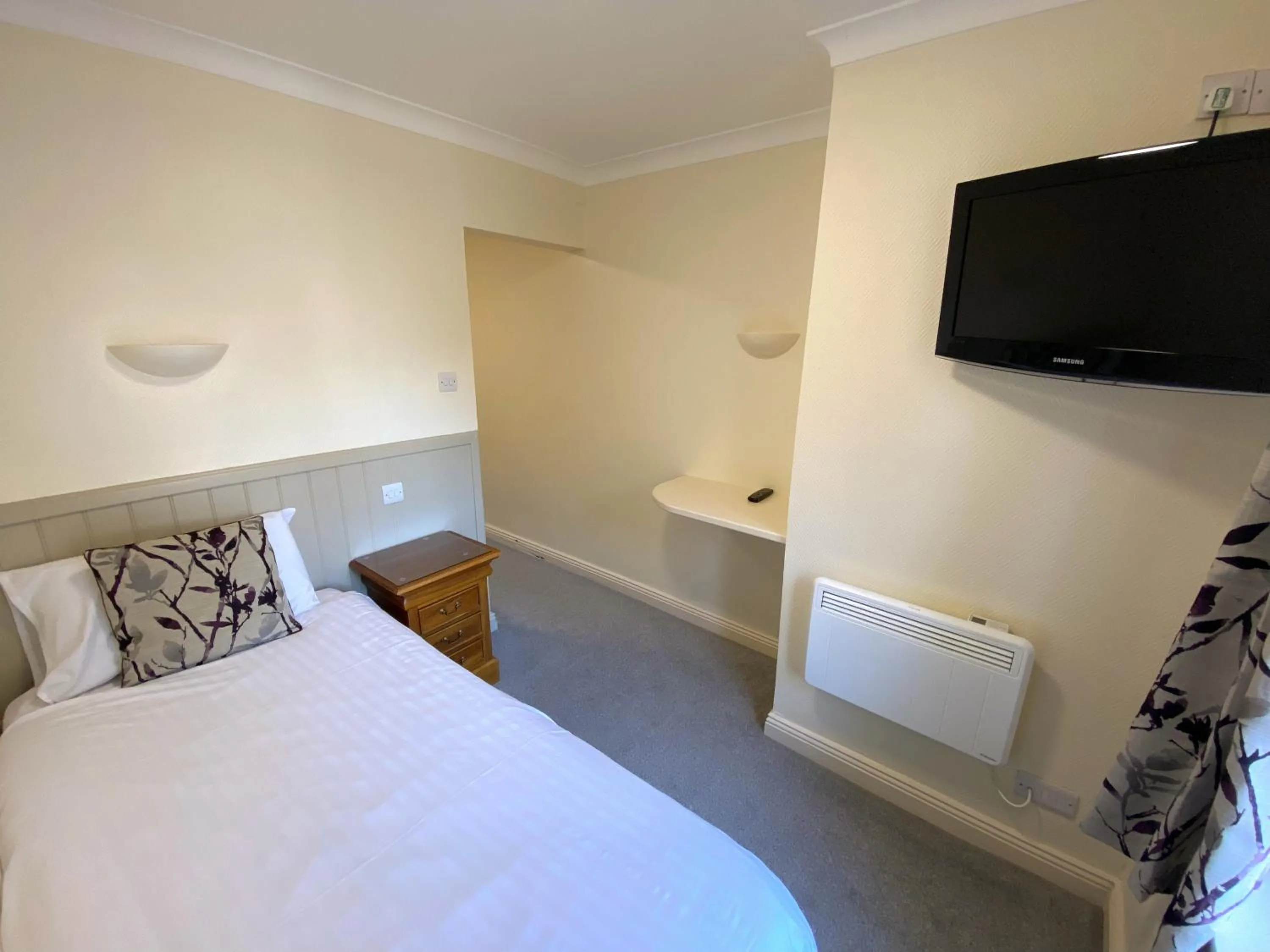 Bed in Best Western The Webbington Hotel & Spa