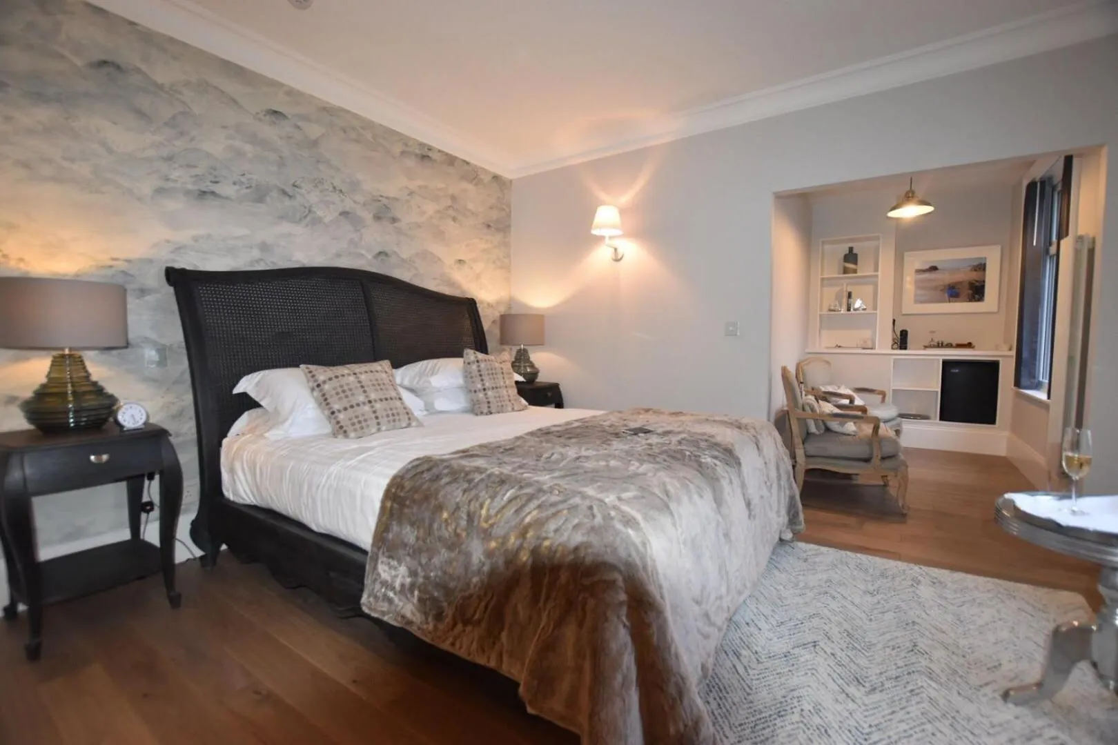 Photo of the whole room, Bed in Watersmeet Hotel