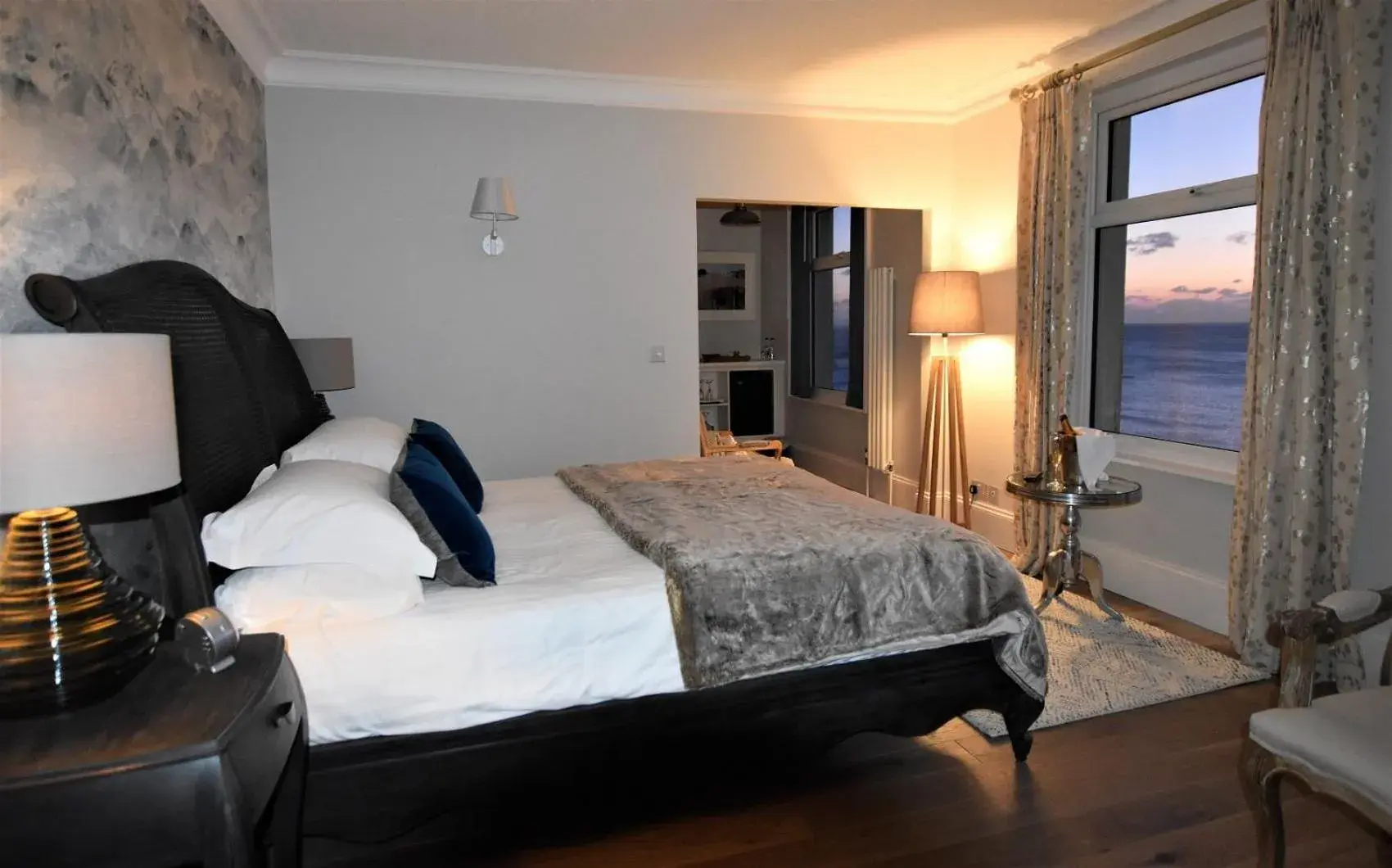 Bedroom, Bed in Watersmeet Hotel Bedroom, Bed in Watersmeet Hotel