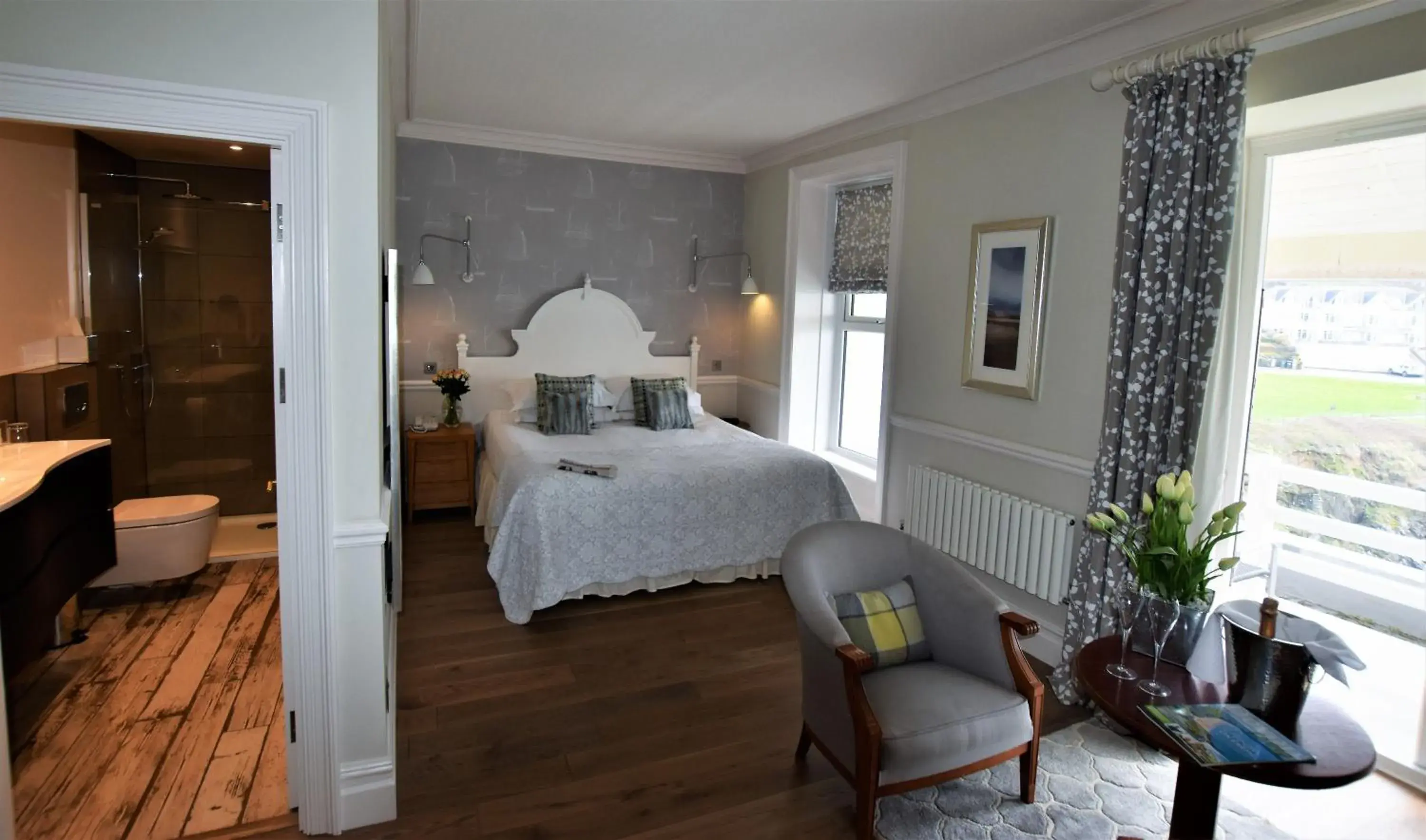 Bedroom, Bed in Watersmeet Hotel Bedroom, Bed in Watersmeet Hotel