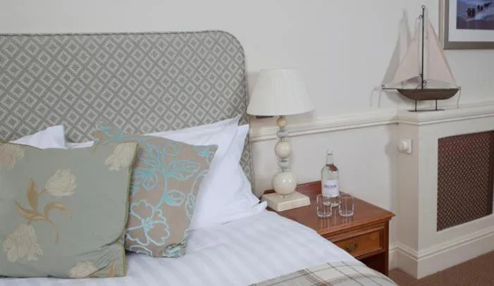 Bedroom, Bed in Watersmeet Hotel