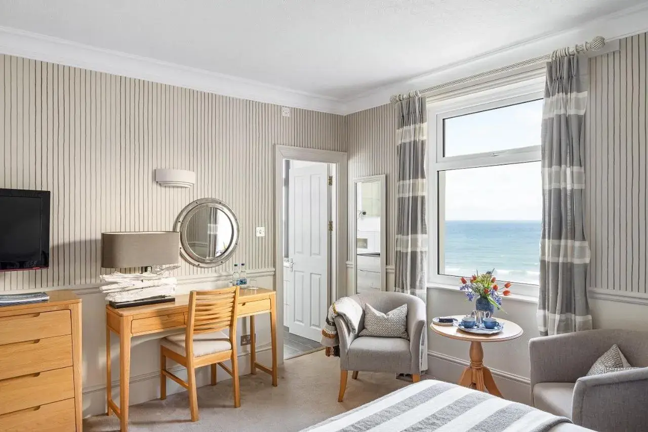 Classic Double Room with Sea View in Watersmeet Hotel Classic Double Room with Sea View in Watersmeet Hotel