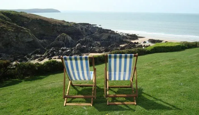 Area and facilities in Watersmeet Hotel