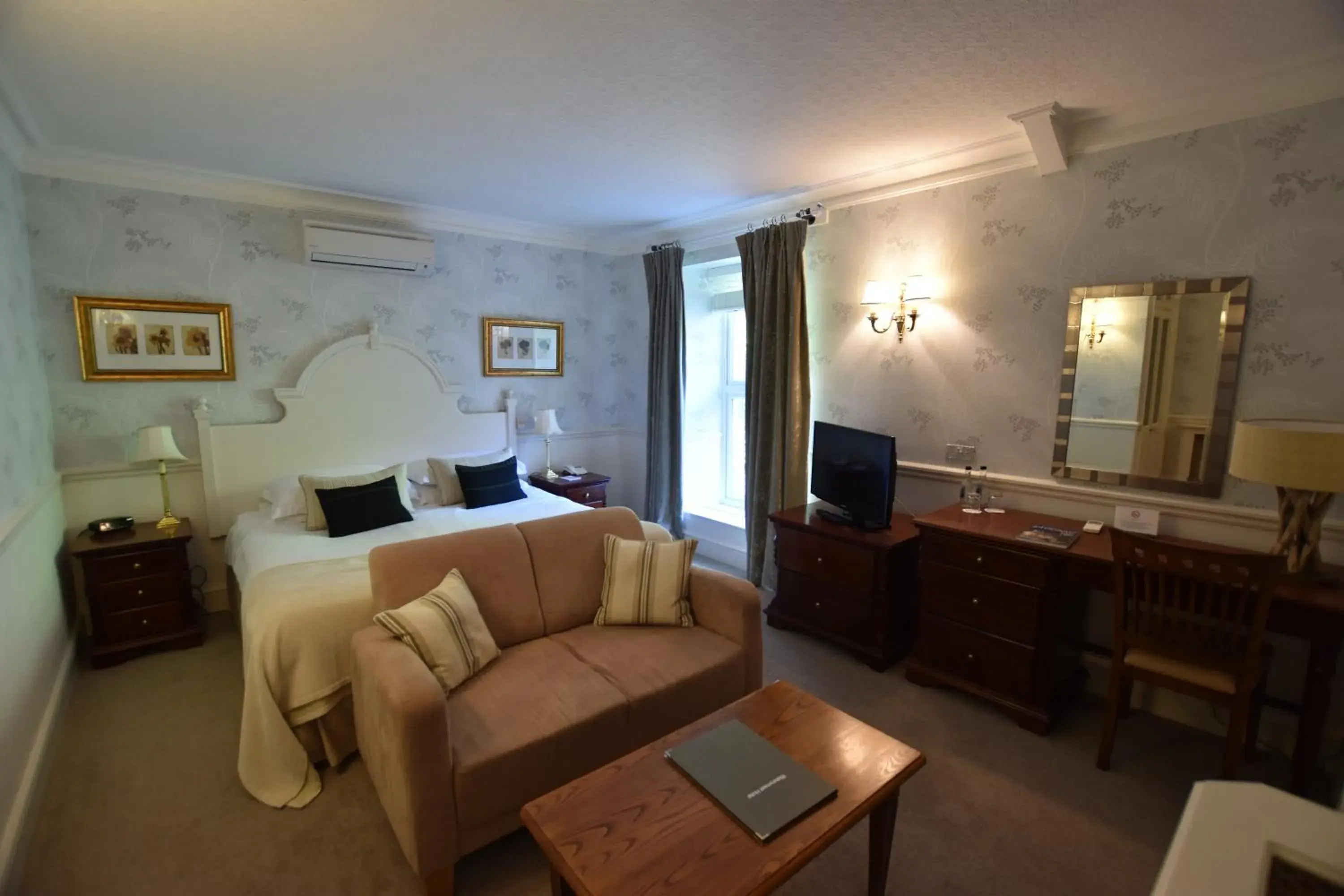 Double or Twin Room in Watersmeet Hotel Double or Twin Room in Watersmeet Hotel