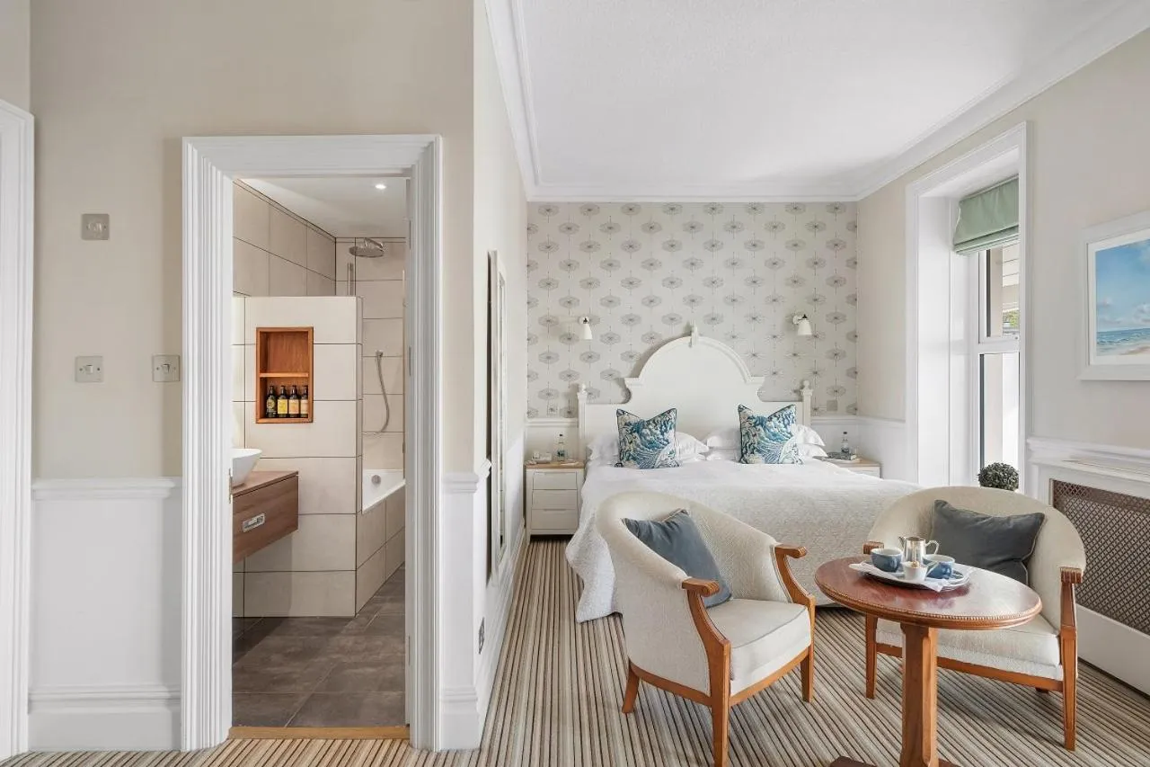 Bed in Watersmeet Hotel