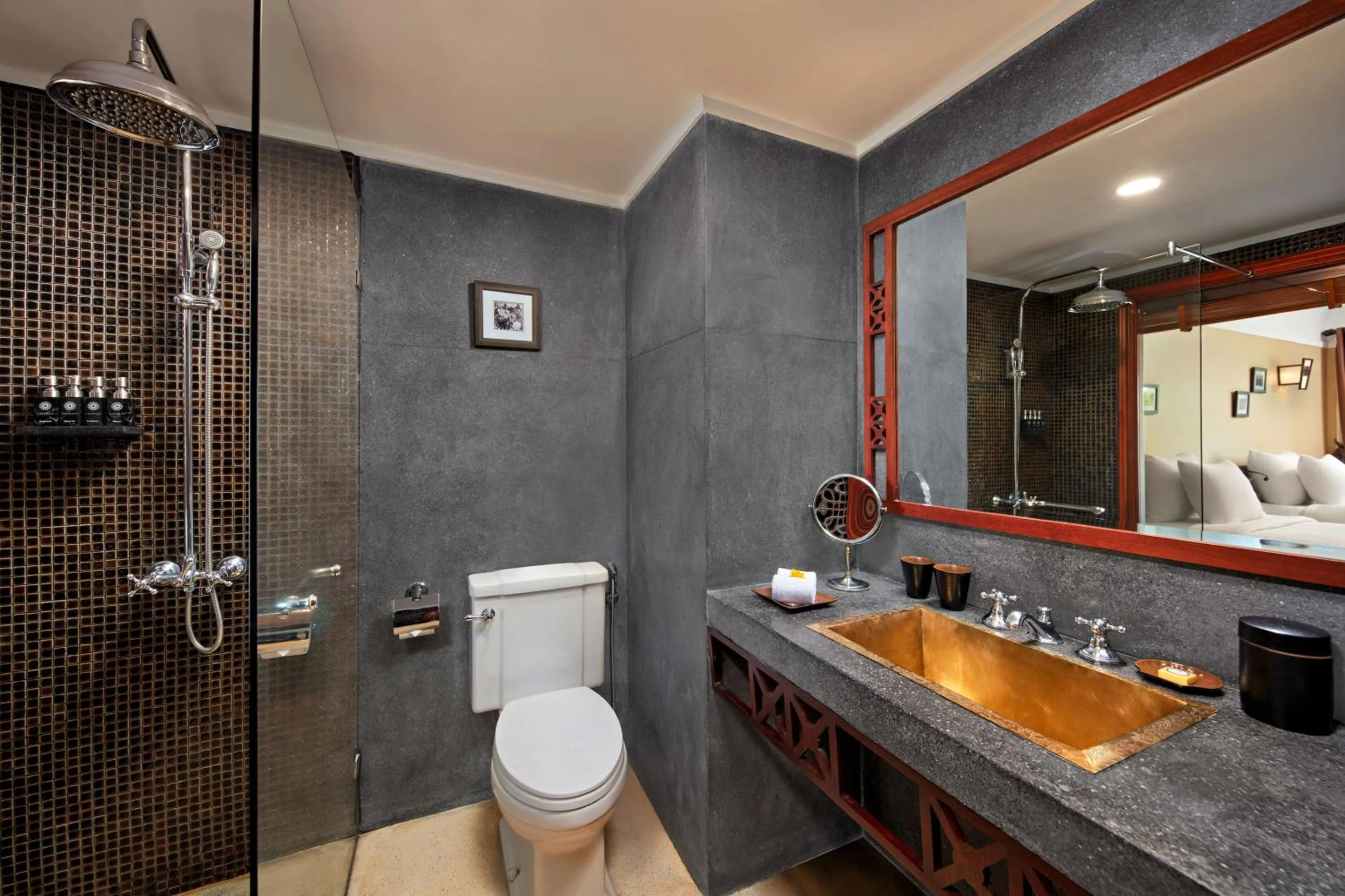 Shower in La Siesta Hoi An Resort & Spa