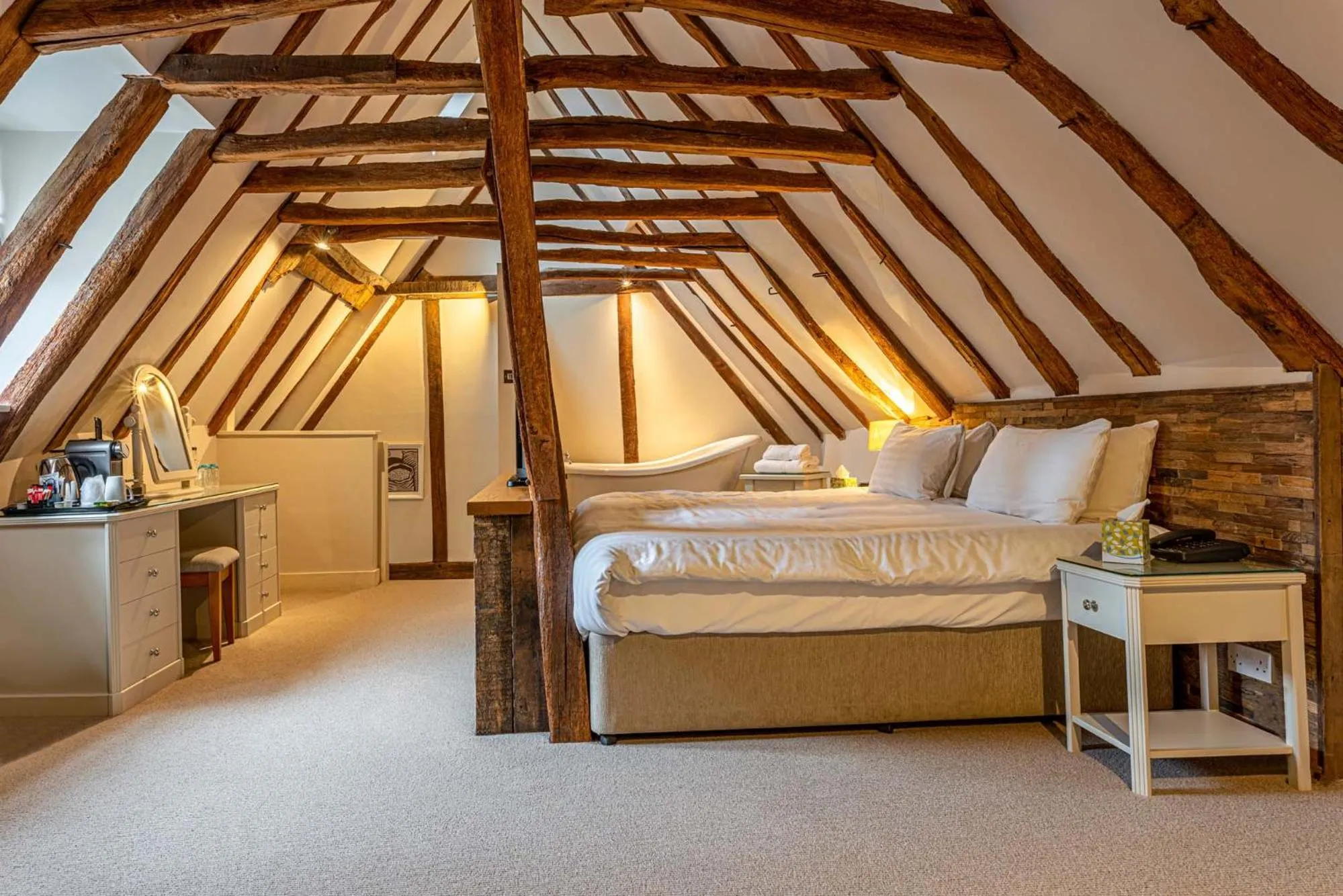 Bedroom, Bed in The Sun Inn