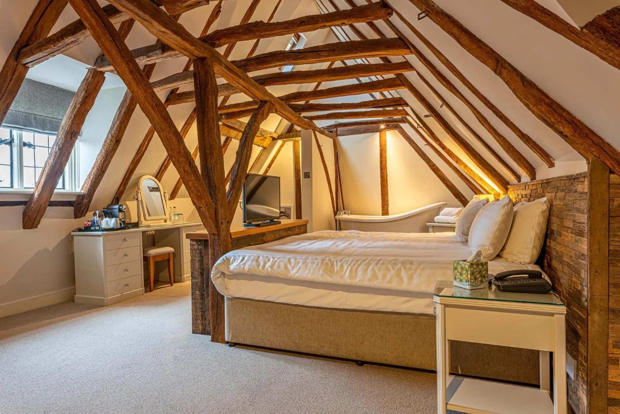 Bedroom, Bed in The Sun Inn