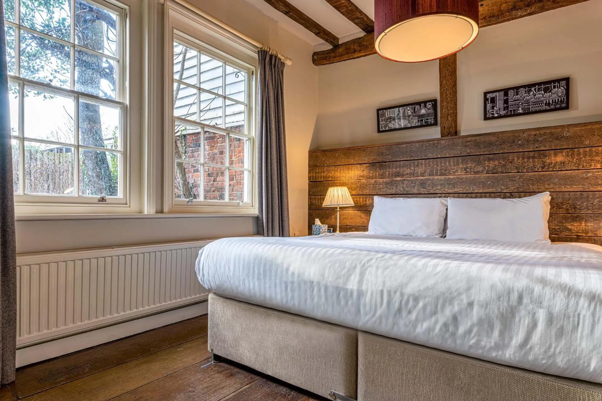 Bedroom, Bed in The Sun Inn