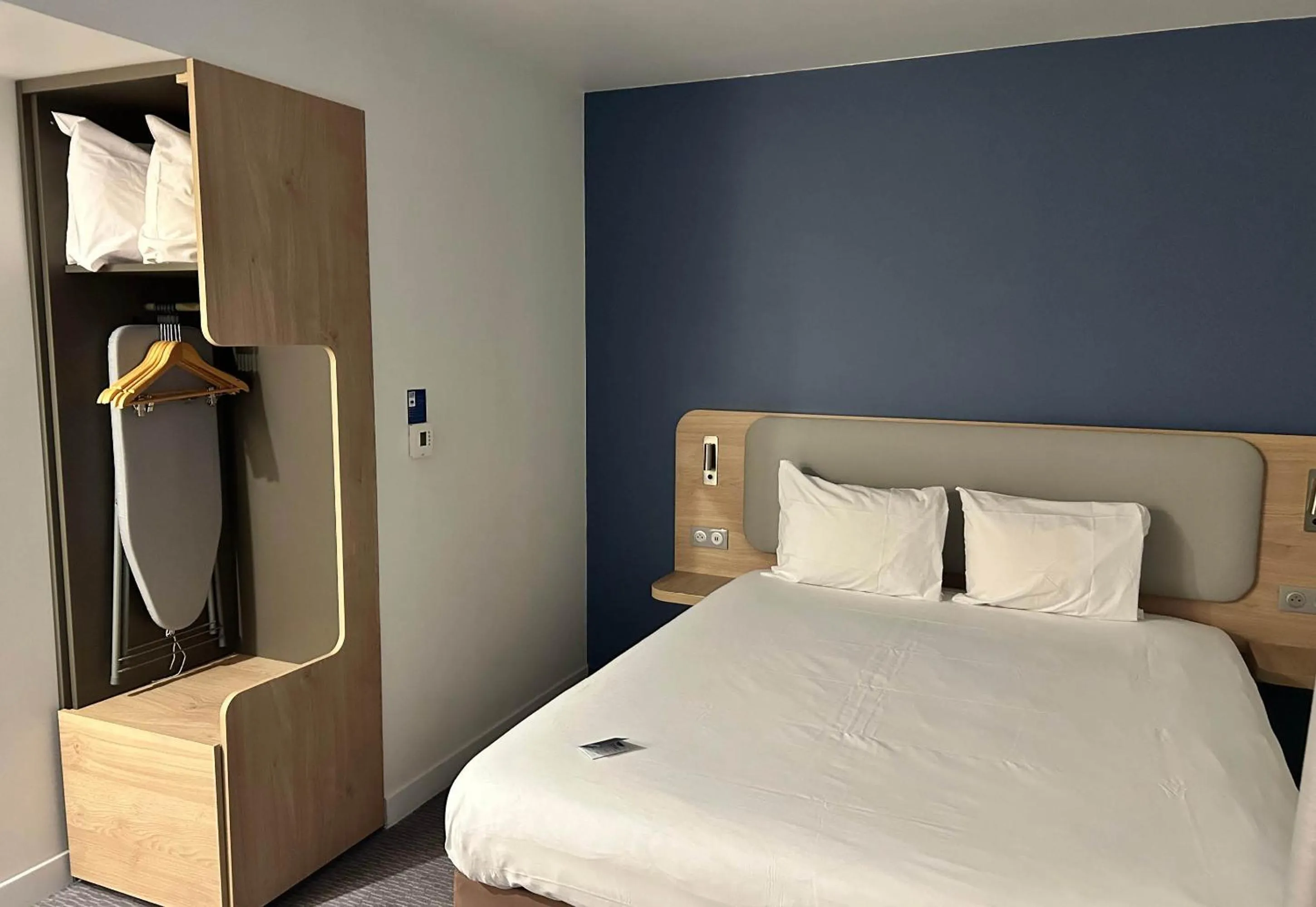 Bedroom, Bed in B&B HOTEL Le Havre Centre