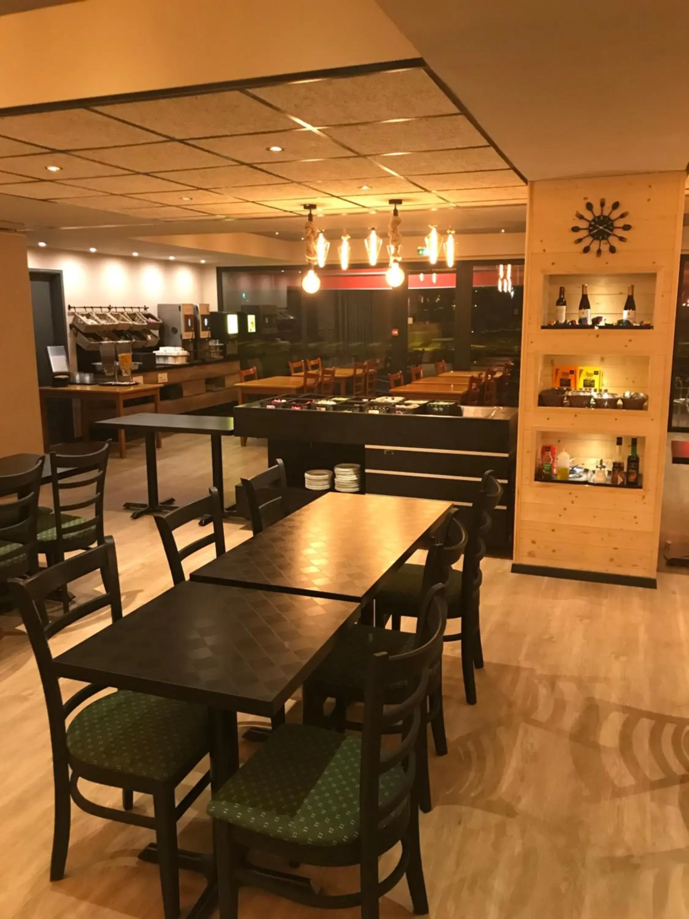 Restaurant/places to eat in Euro Hôtel Airport Orly Rungis Restaurant/places to eat in Euro Hôtel Airport Orly Rungis