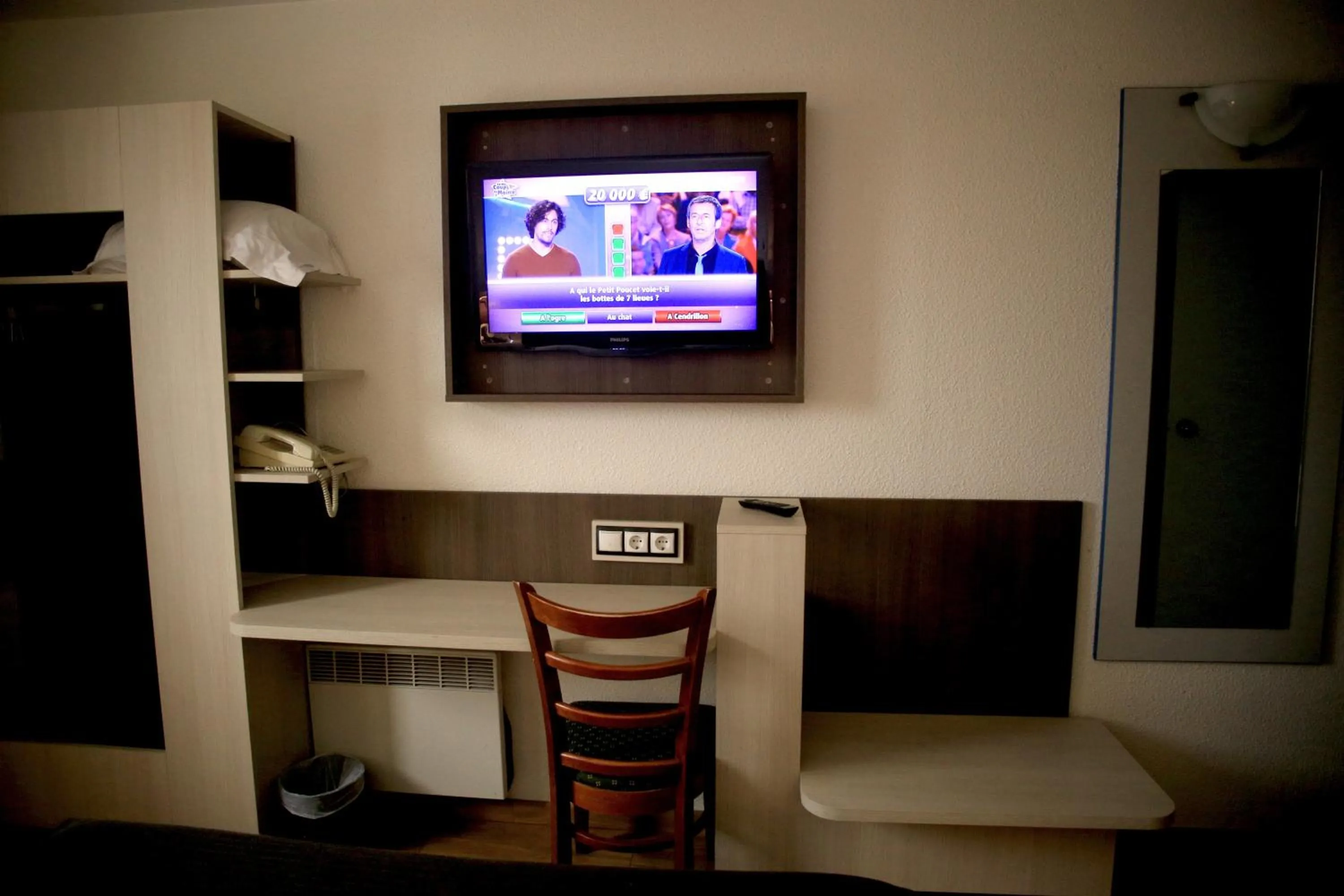 Bedroom in Euro Hôtel Airport Orly Rungis