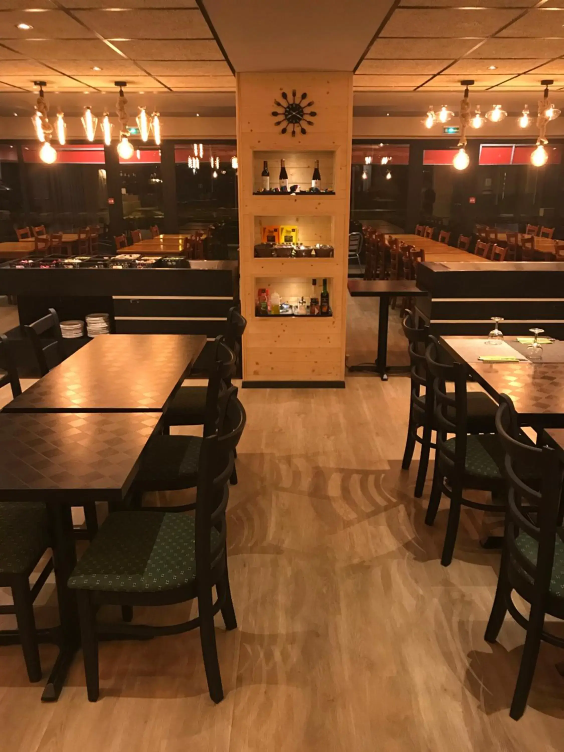 Restaurant/places to eat in Euro Hôtel Airport Orly Rungis Restaurant/places to eat in Euro Hôtel Airport Orly Rungis