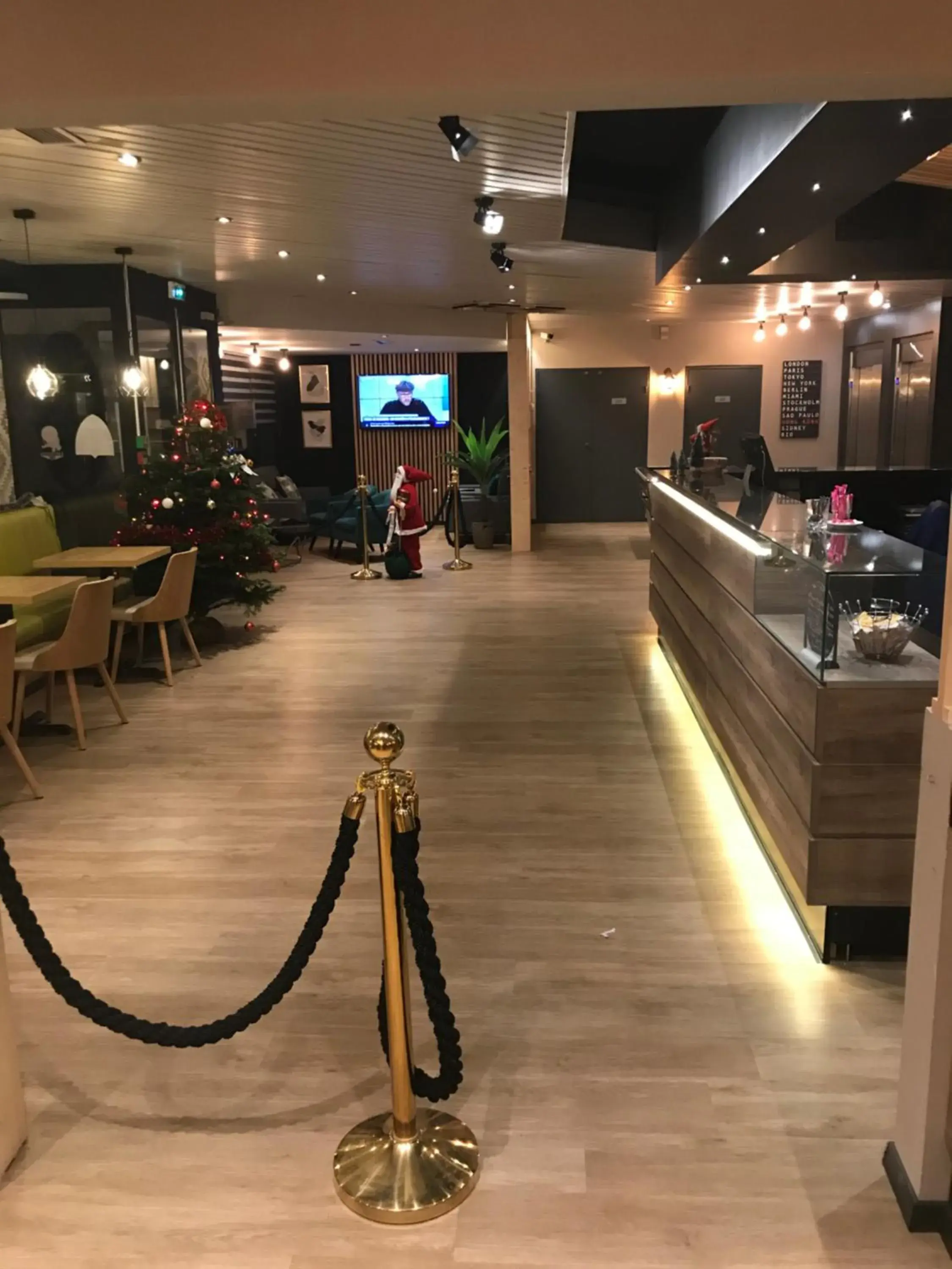 Lobby or reception in Euro Hôtel Airport Orly Rungis Lobby or reception in Euro Hôtel Airport Orly Rungis