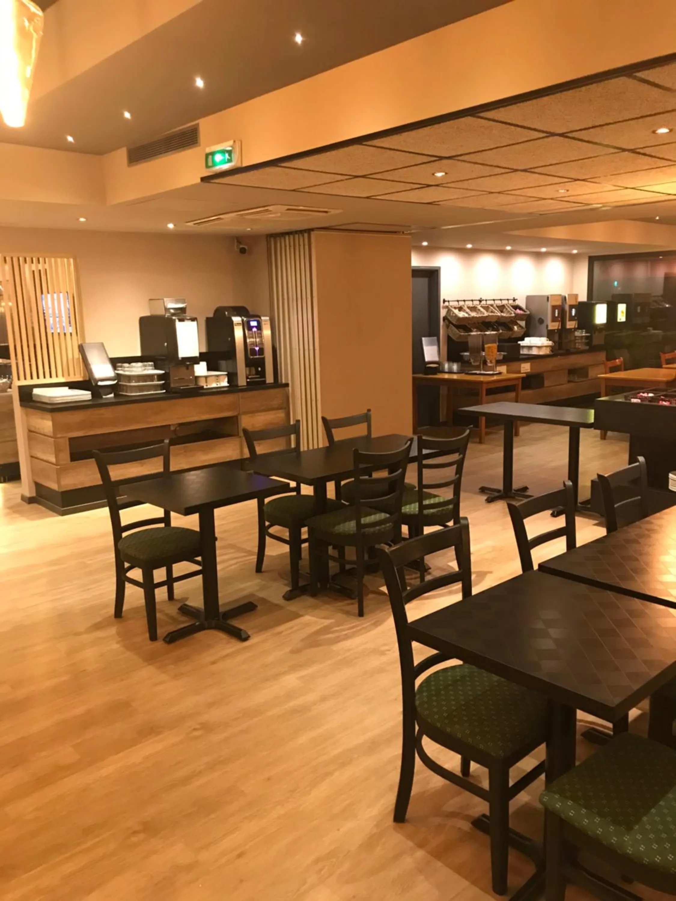 Restaurant/places to eat in Euro Hôtel Airport Orly Rungis