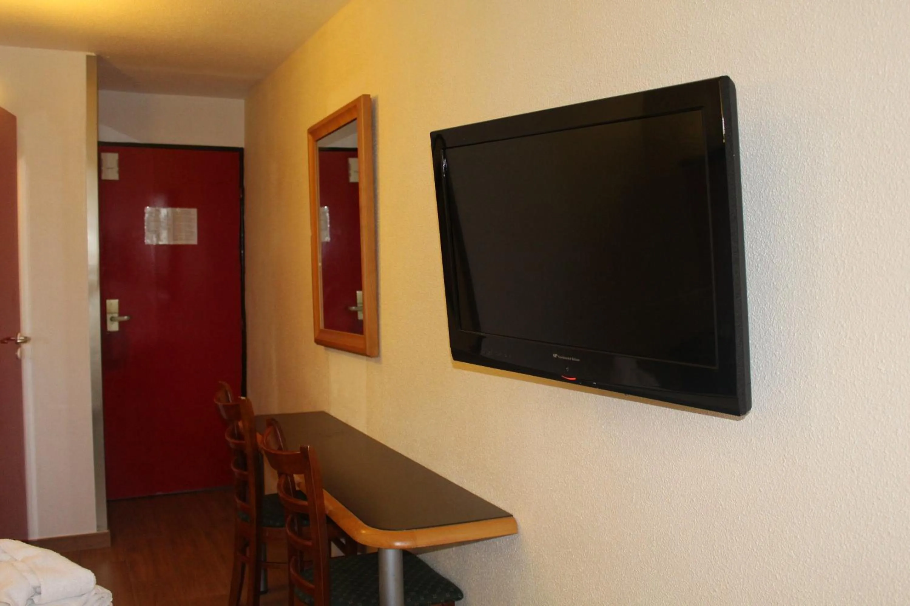 TV and multimedia in Euro Hôtel Paris Créteil