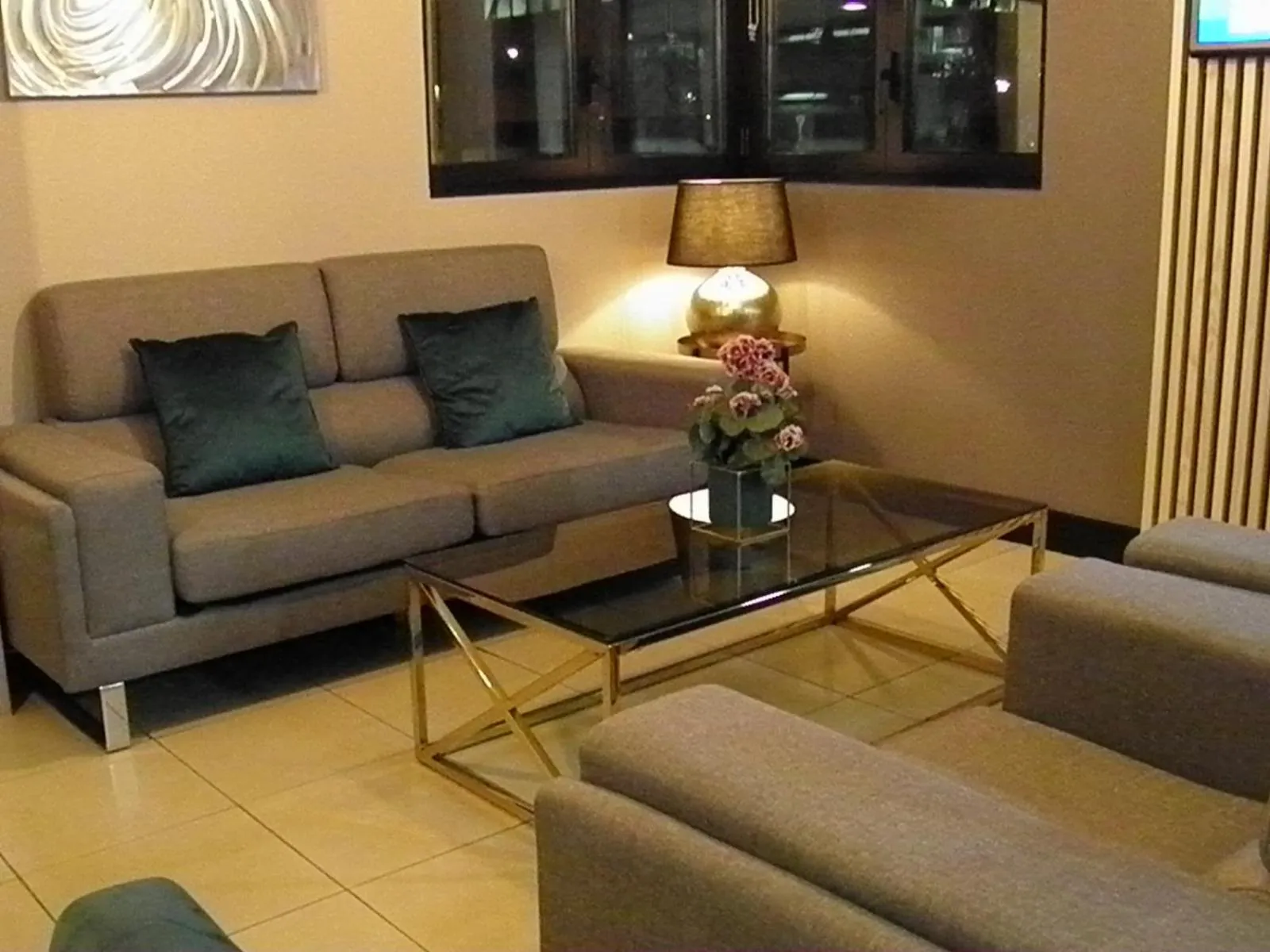 Communal lounge/ TV room in Euro Hôtel Paris Créteil