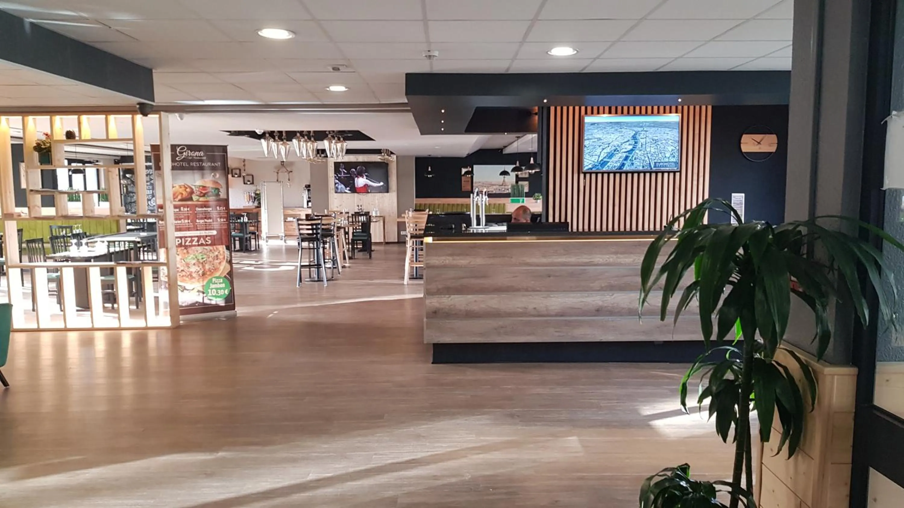 On-site shops in Euro Hôtel Paris Créteil