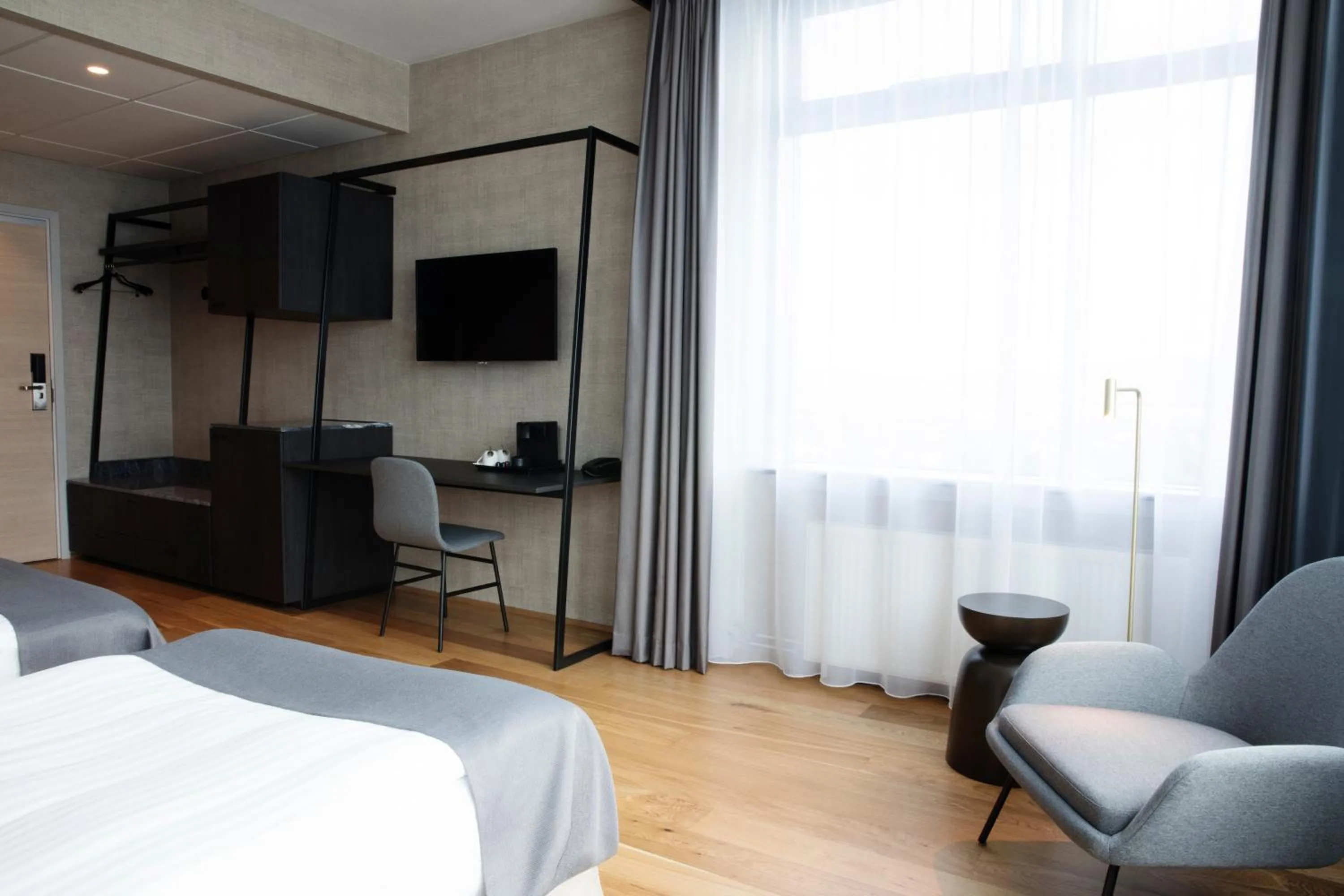 TV and multimedia, Bed in Hotel Reykjavík Grand