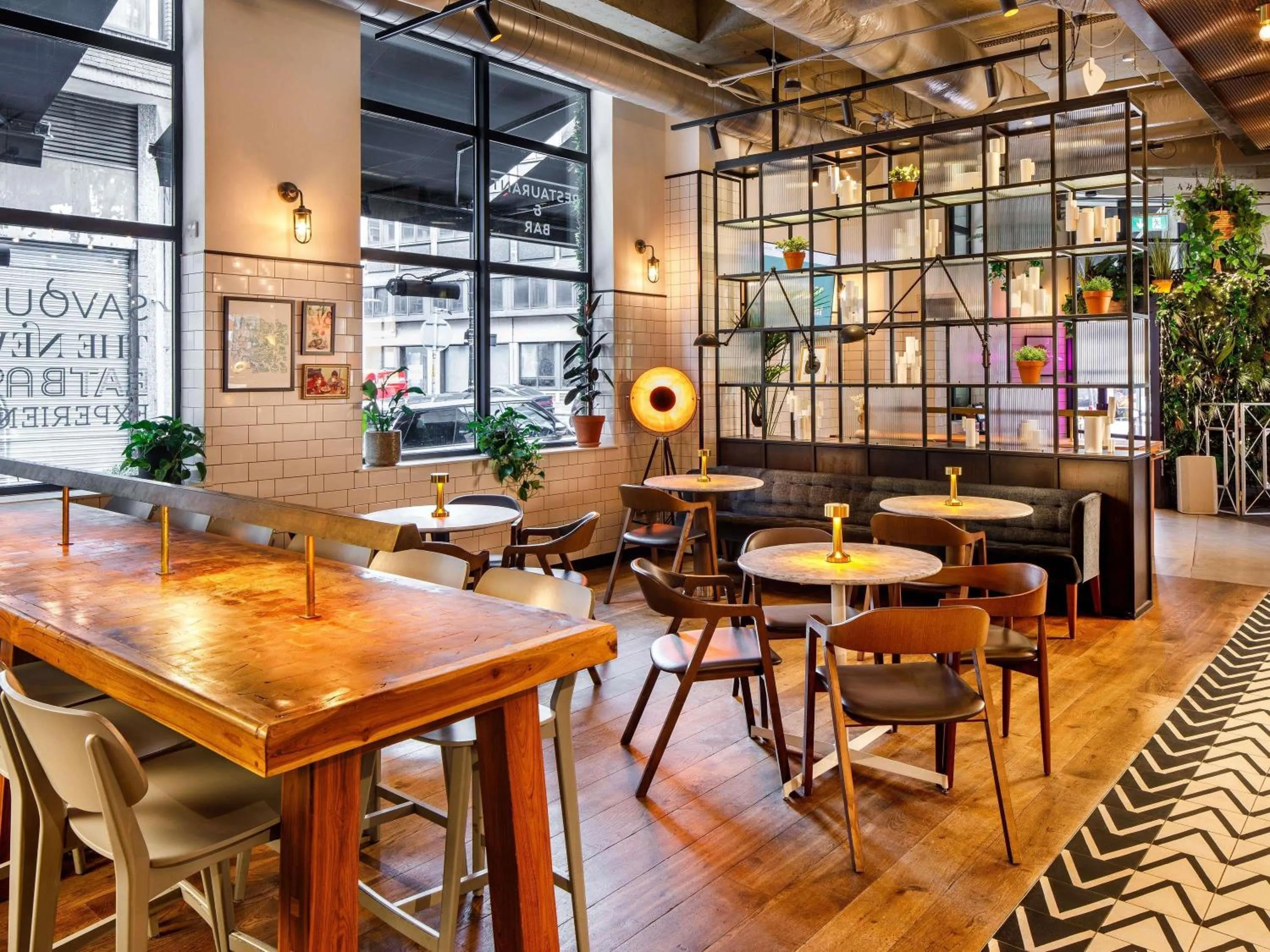 Restaurant/places to eat in Novotel London Bridge