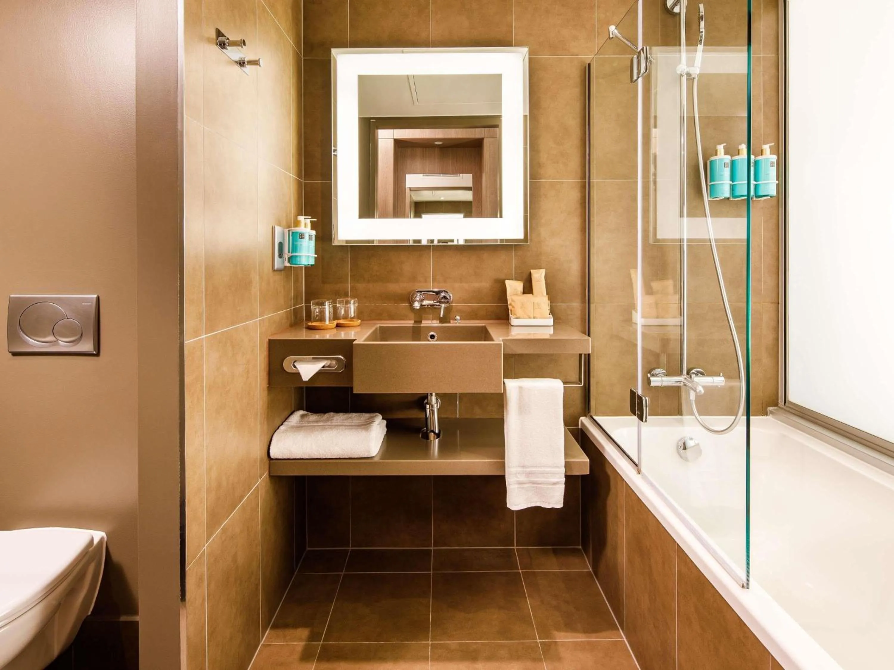 Bathroom in Novotel London Bridge