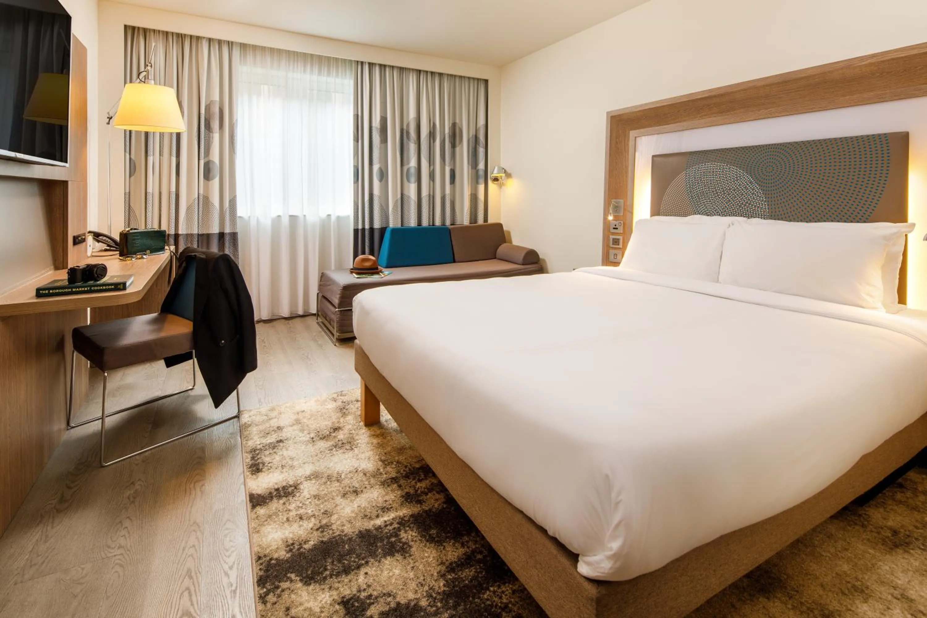 Bed in Novotel London Bridge