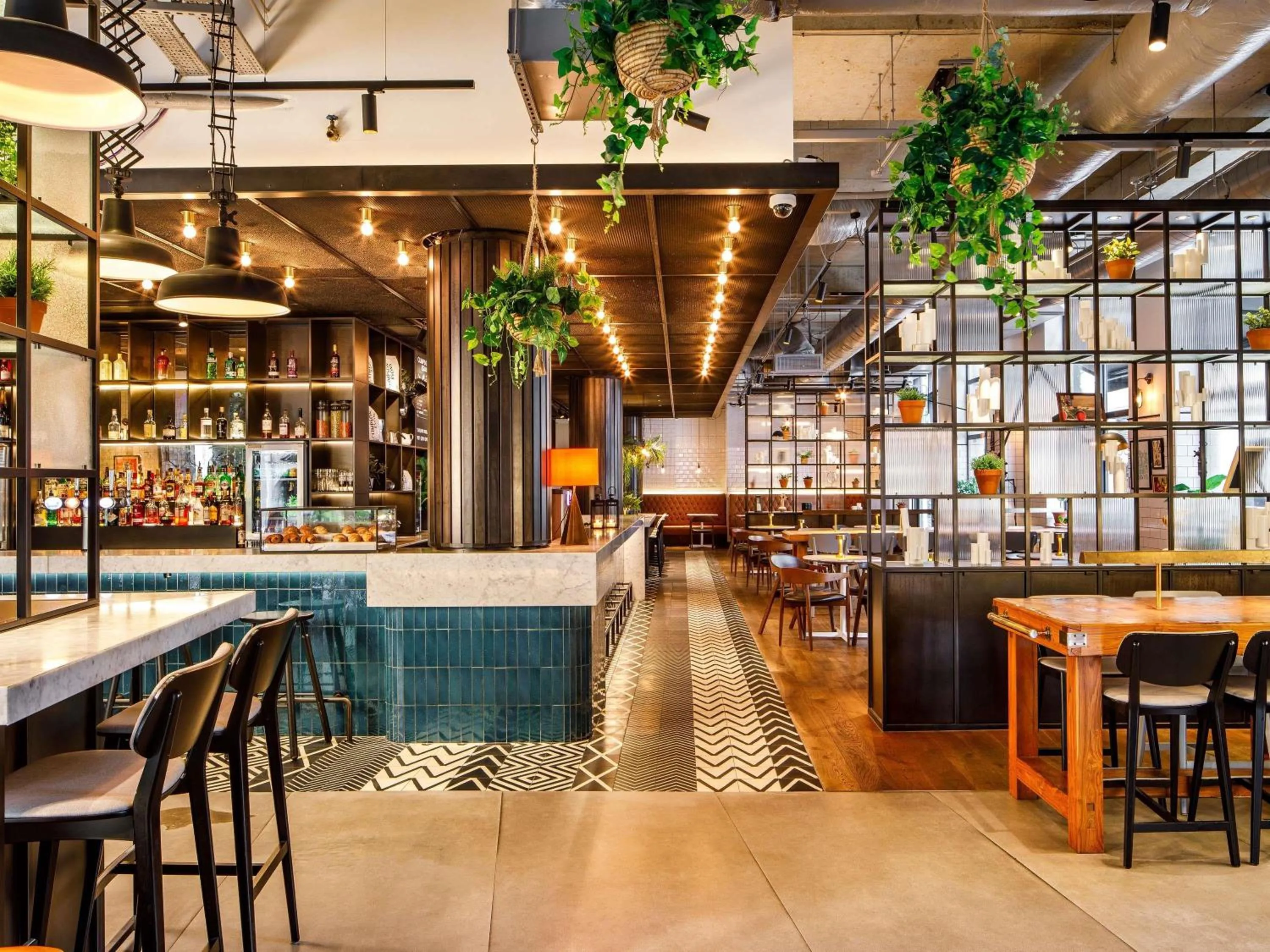 Restaurant/places to eat in Novotel London Bridge