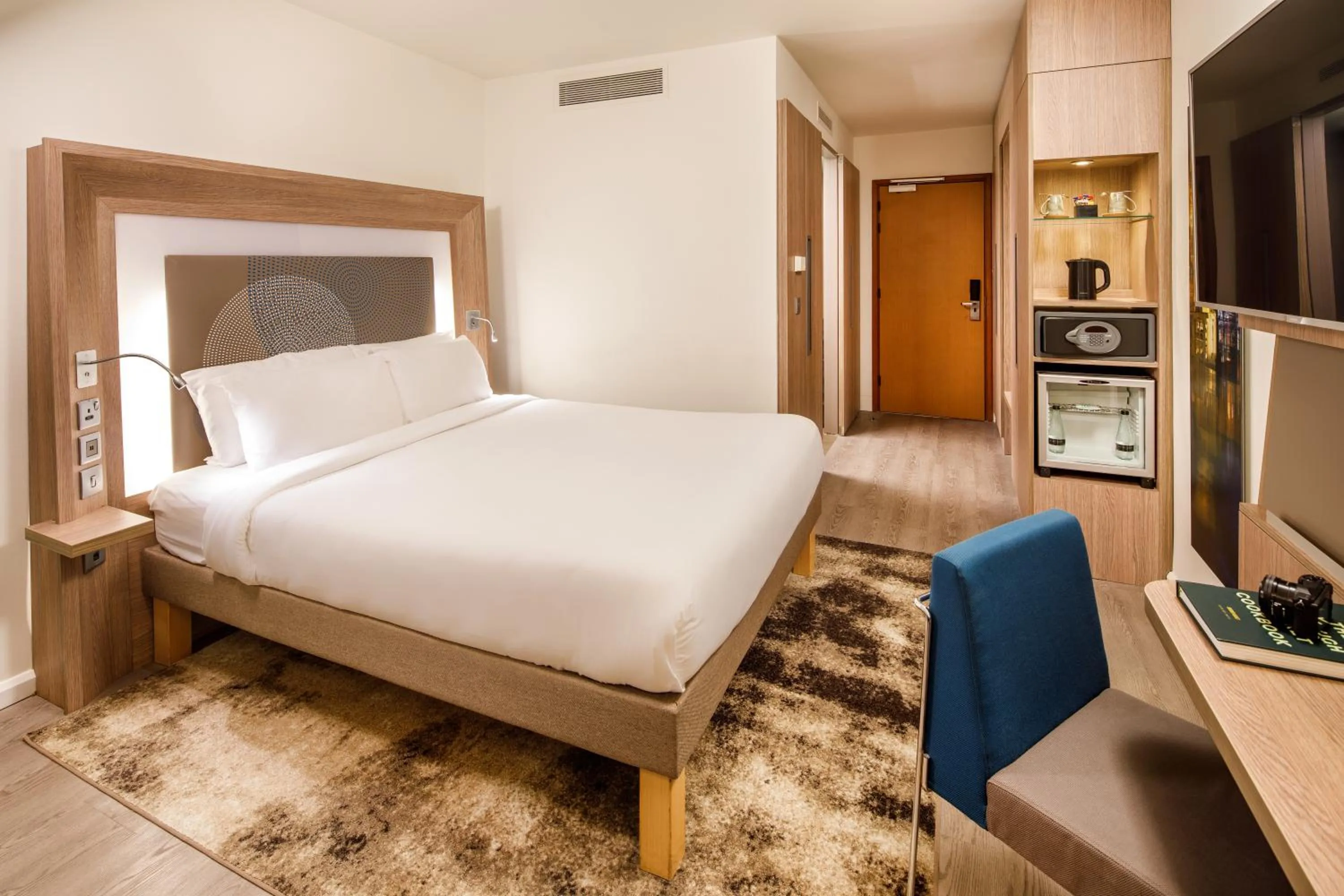 Bedroom, Bed in Novotel London Bridge