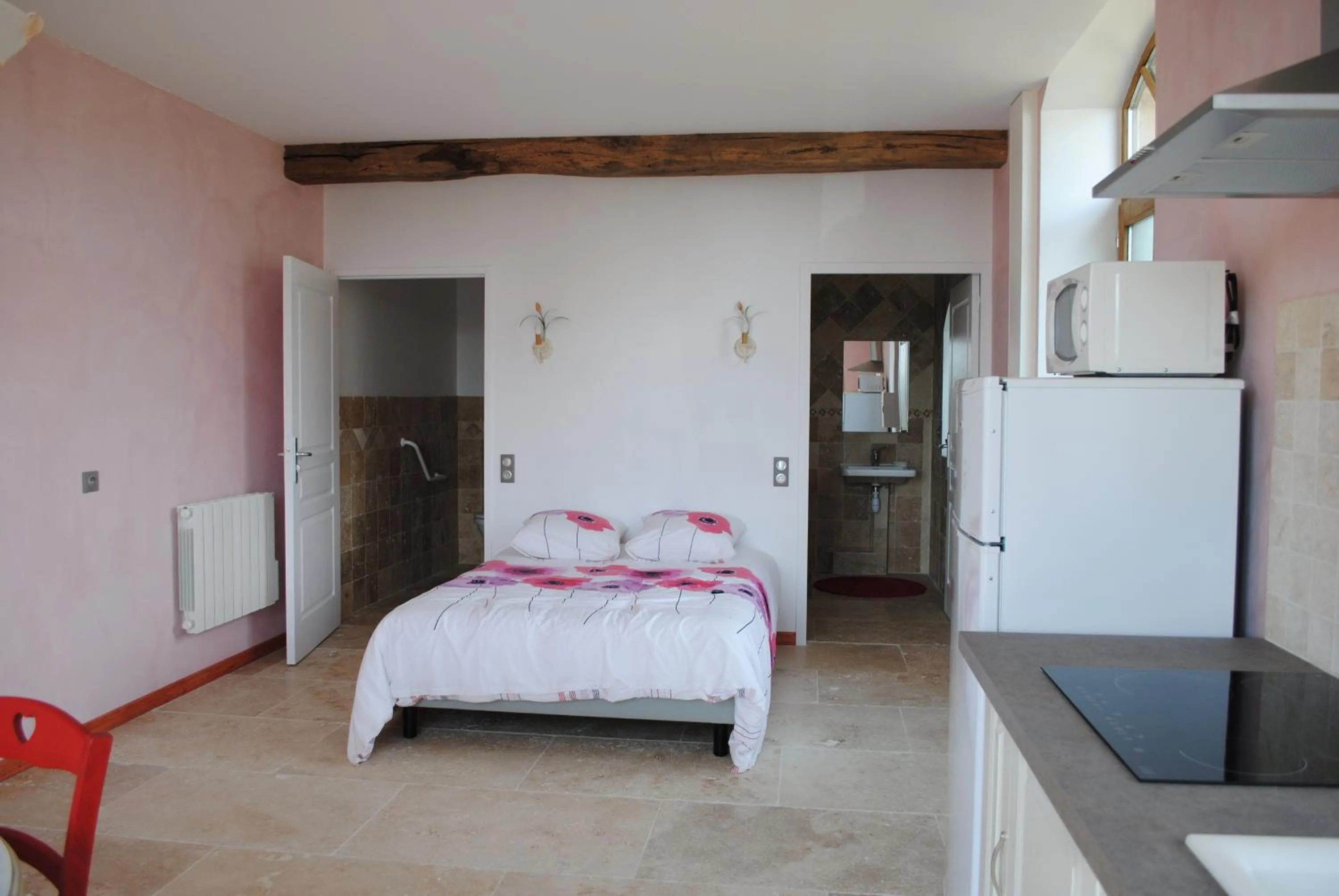 Kitchen or kitchenette, Bed in Domaine de la Poyat