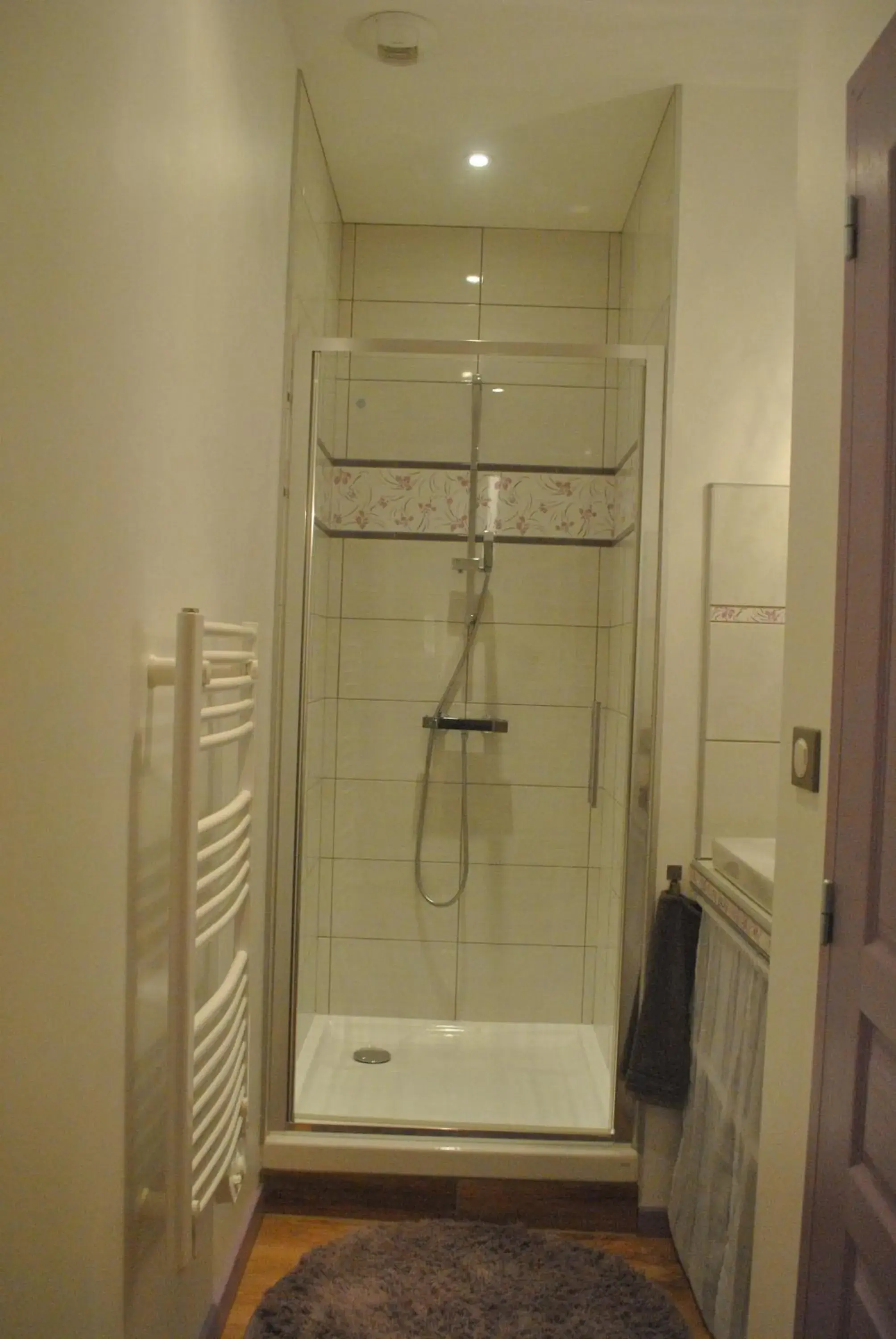 Family Room with Shower in Domaine de la Poyat Family Room with Shower in Domaine de la Poyat