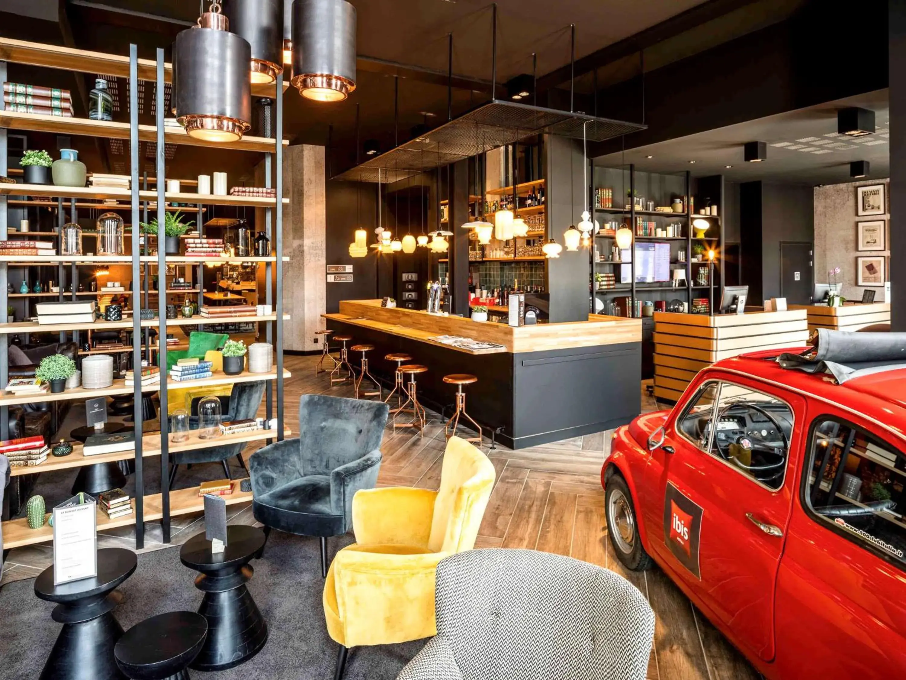 Lounge or bar in ibis Le Mans Centre Gare Nord Lounge or bar in ibis Le Mans Centre Gare Nord