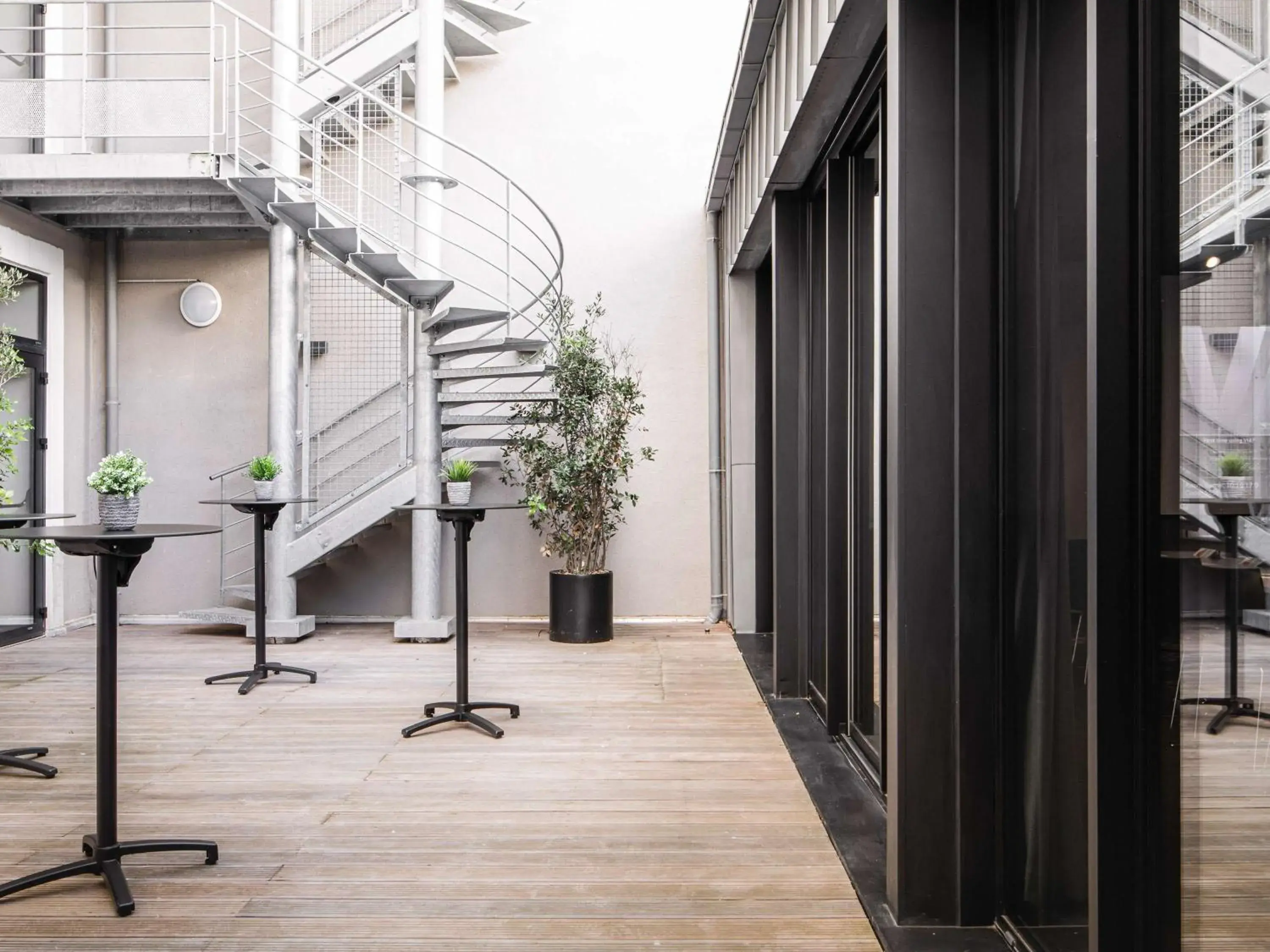 Lounge or bar in ibis Le Mans Centre Gare Nord Lounge or bar in ibis Le Mans Centre Gare Nord