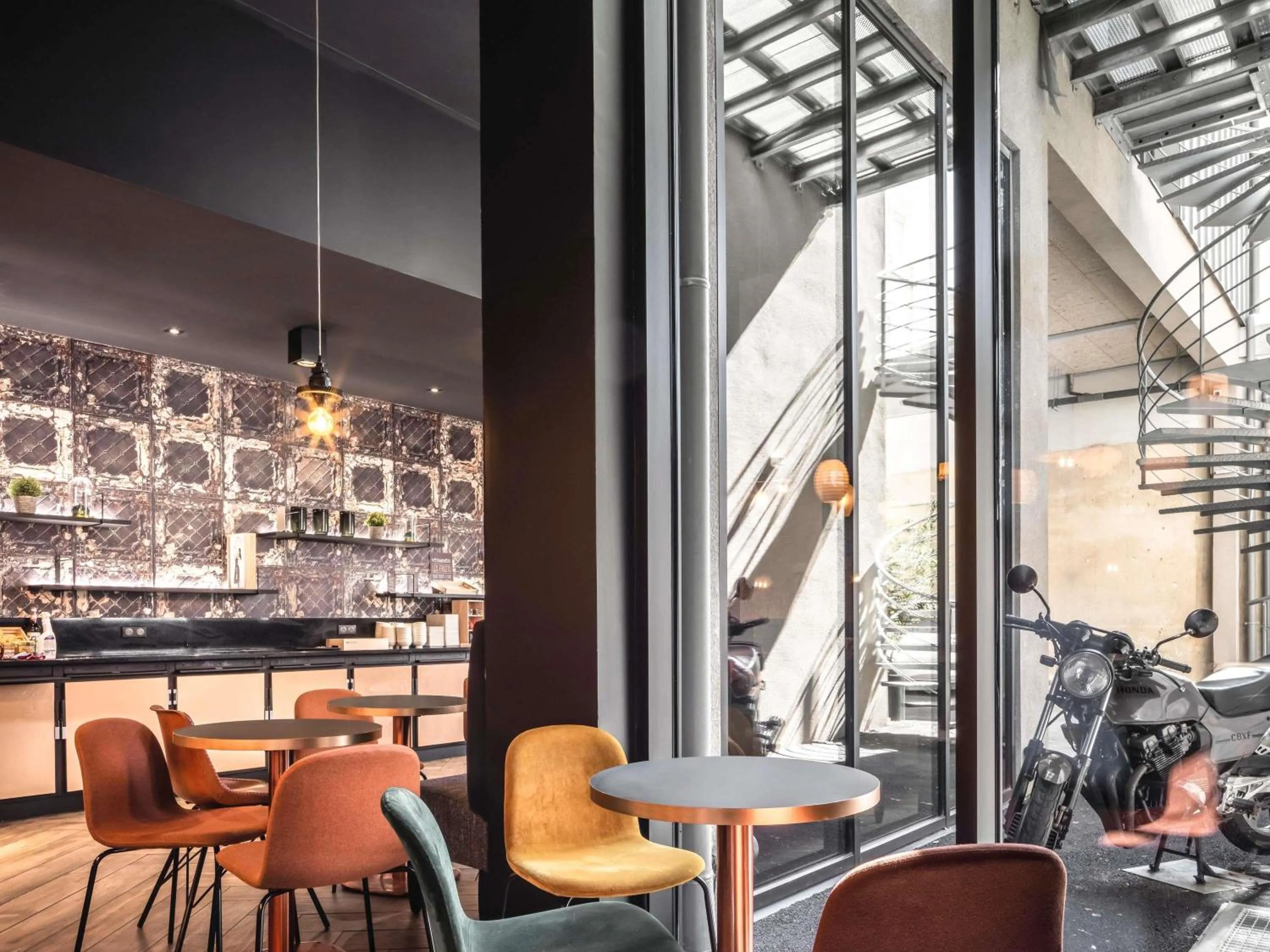 Lounge or bar in ibis Le Mans Centre Gare Nord