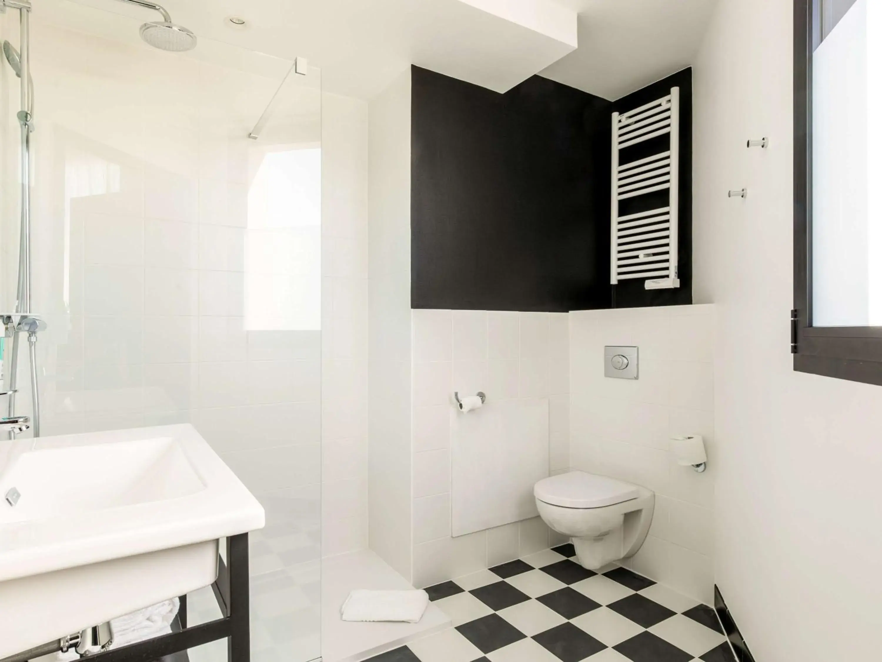 Photo of the whole room in ibis Le Mans Centre Gare Nord Photo of the whole room in ibis Le Mans Centre Gare Nord