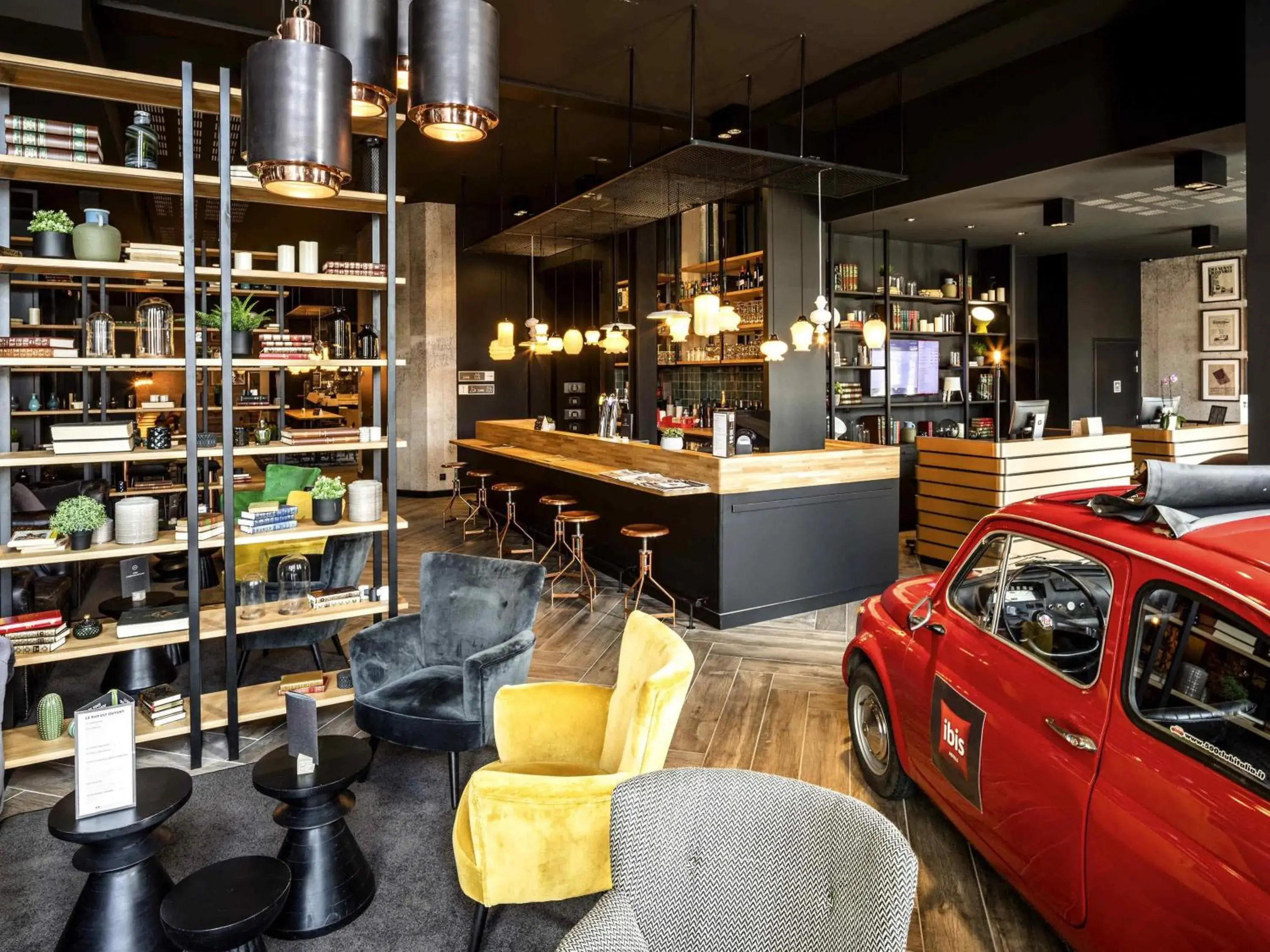 Lounge or bar in ibis Le Mans Centre Gare Nord Lounge or bar in ibis Le Mans Centre Gare Nord