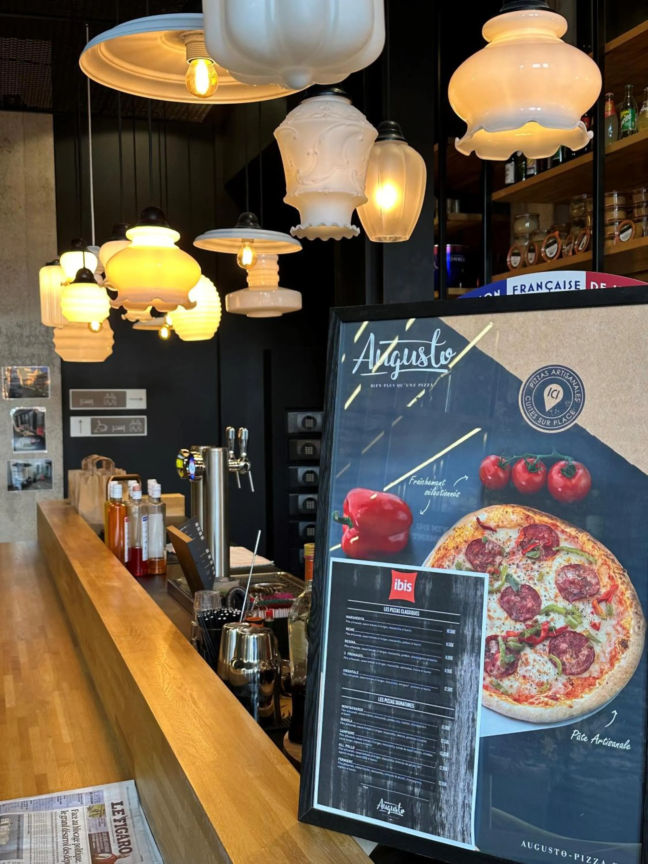 Lounge or bar in ibis Le Mans Centre Gare Nord