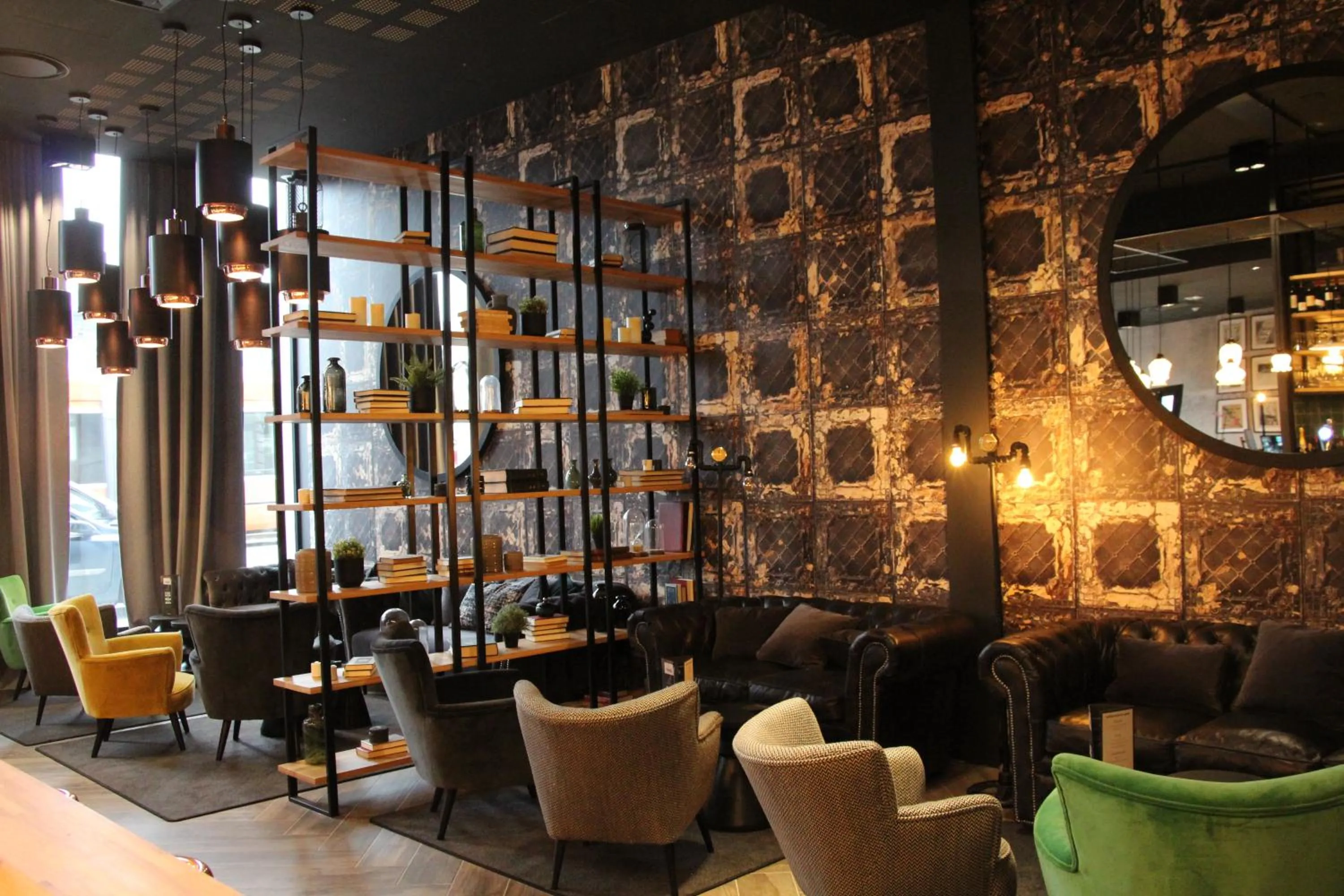 Communal lounge/ TV room in ibis Le Mans Centre Gare Nord