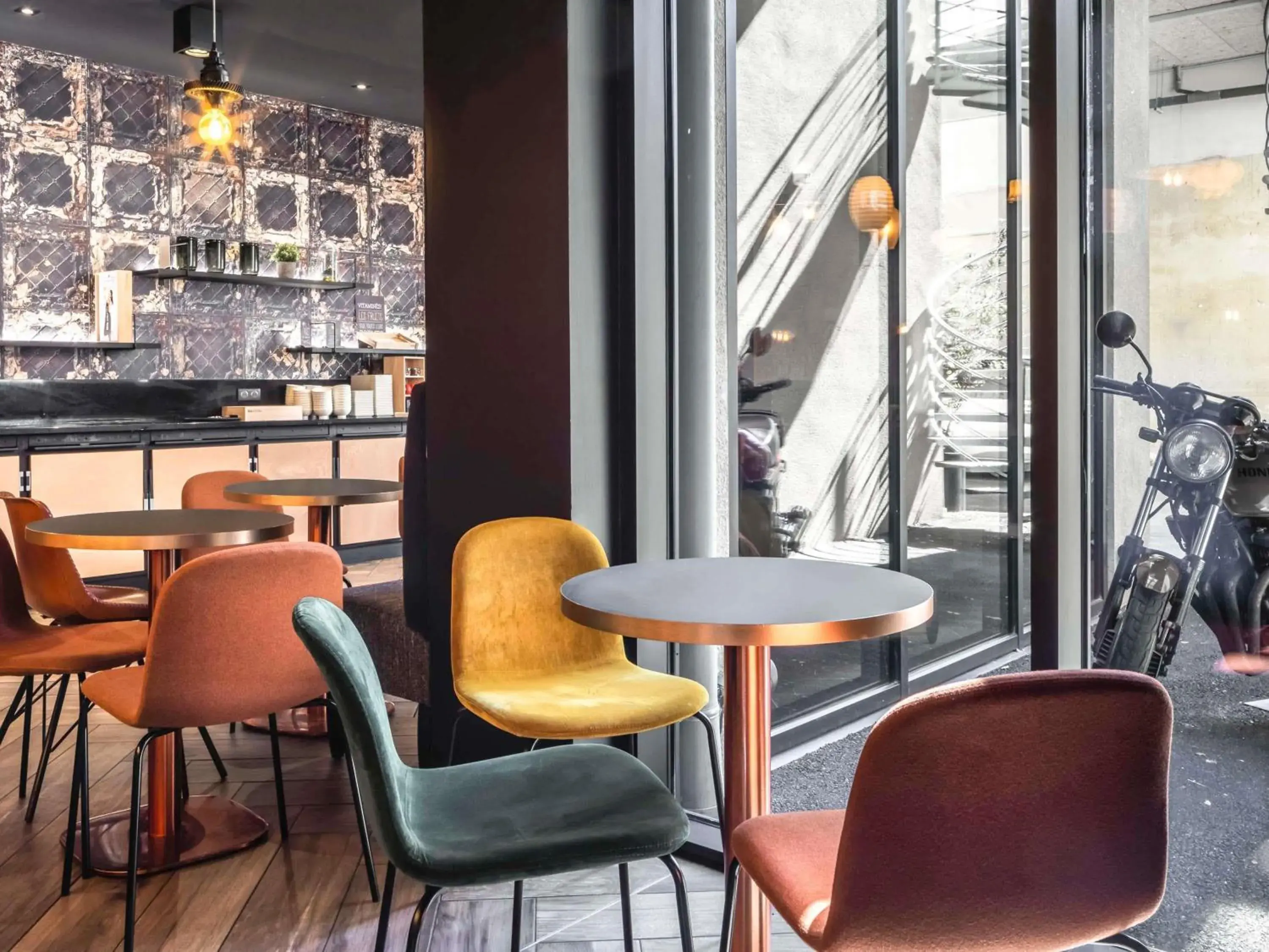 Lounge or bar in ibis Le Mans Centre Gare Nord Lounge or bar in ibis Le Mans Centre Gare Nord