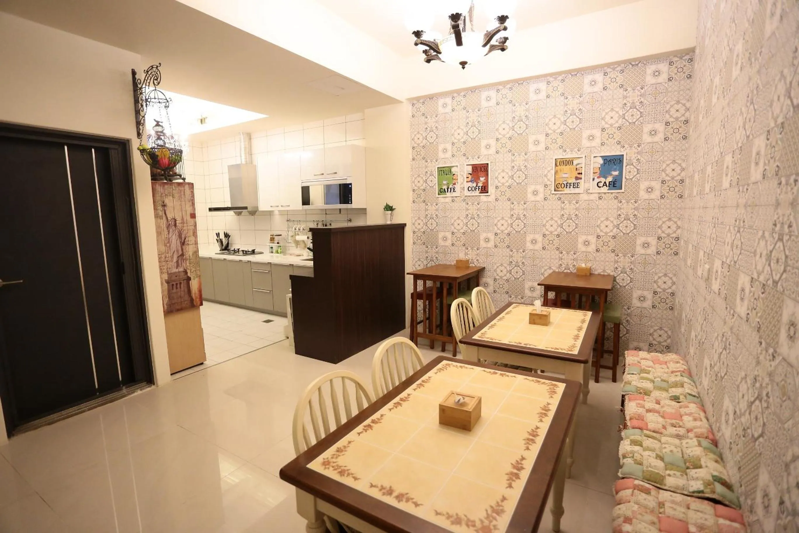 Restaurant/places to eat in Aria 2 Home (With Elevator)