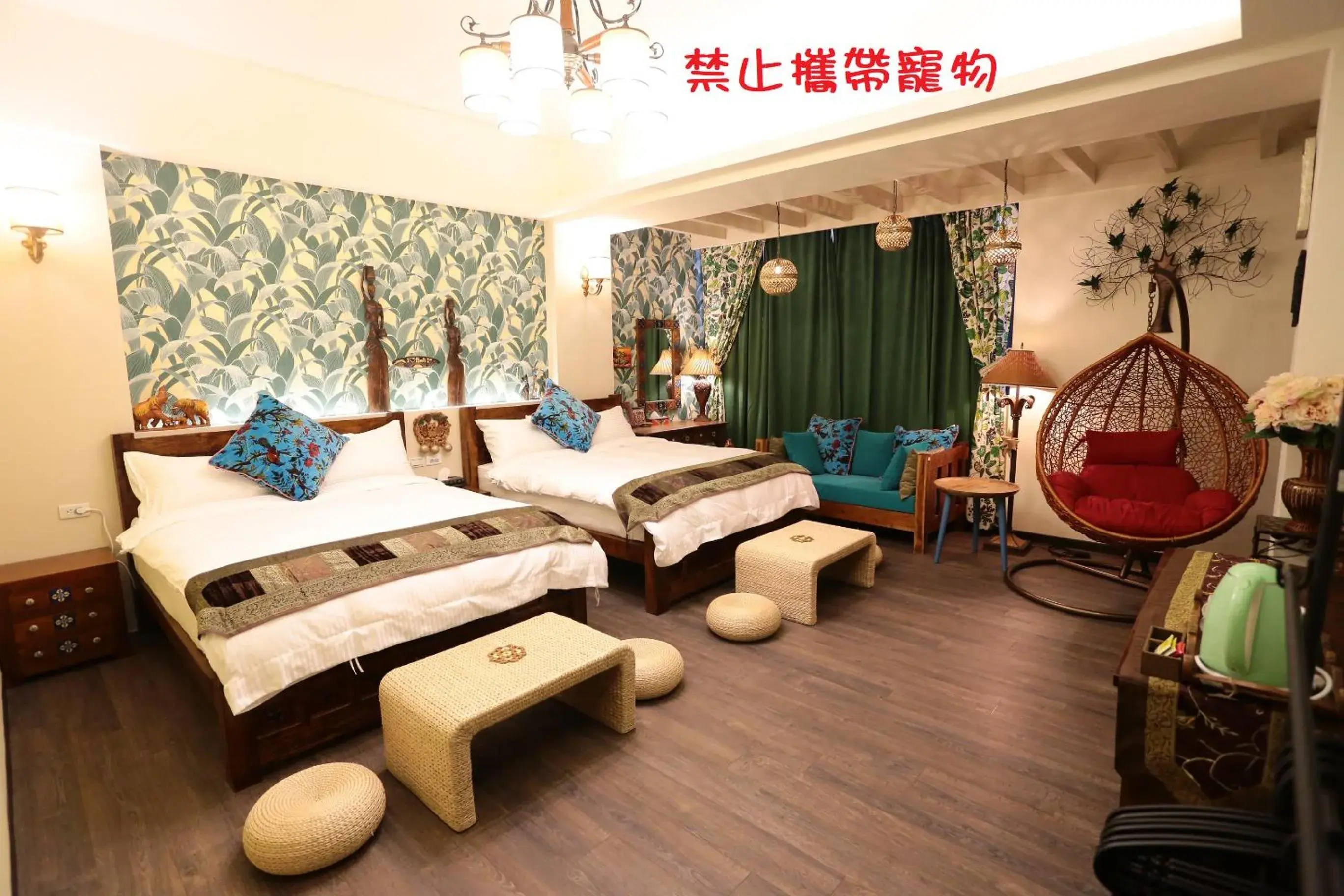 Luxury Quadruple Room with Bathroom in Aria 2 Home (With Elevator) Luxury Quadruple Room with Bathroom in Aria 2 Home (With Elevator)