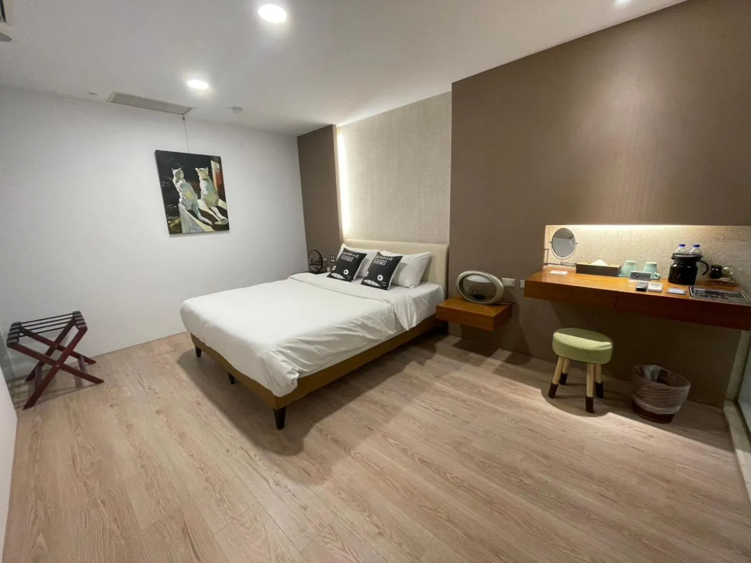 Photo of the whole room, Bed in Timing House